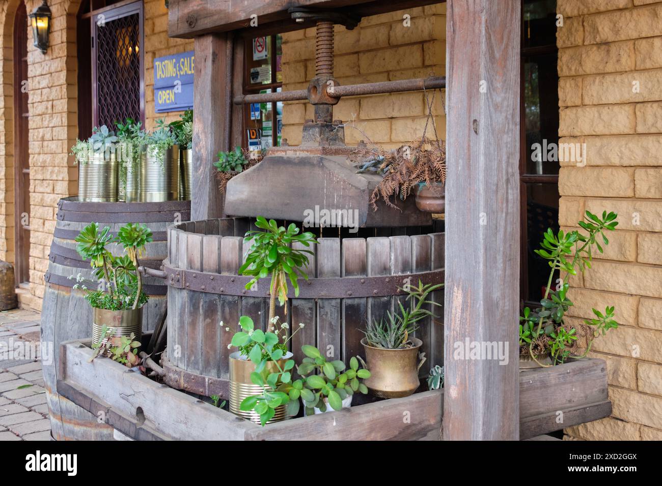 Alte Weinpresse in Wyanga Park Winery - Lakes Entrance, Victoria, Australien Stockfoto