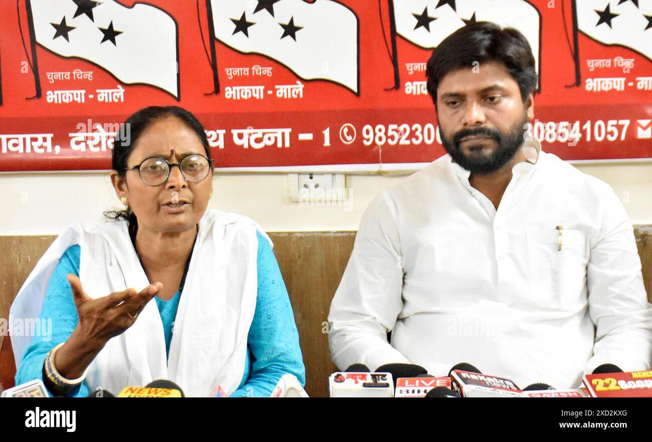 PATNA, INDIEN - 19. JUNI: CPI-ML MLA Sandip Saurav mit der Partei MLC Shashi Sharma, eine Pressekonferenz im Daroga Prasad Rai Path am 19. Juni 2024 in Patna, Indien. (Foto: Santosh Kumar/Hindustan Times/SIPA USA) Stockfoto