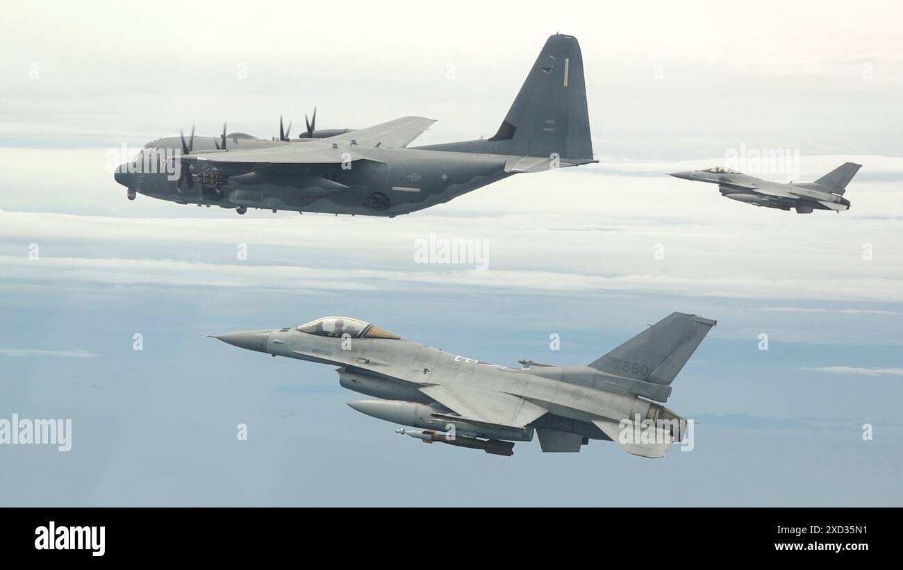 Seoul, SÜDKOREA. Juni 2024. 20. Juni 2024: Seoul, Südkorea-ROK und die US Air Force AC-130J, AC-130U, KA-1, F-16, KF-16 nehmen an einer gemeinsamen Feuerübung in der Phil Seung Range in Taebaek, Korea, Teil. Südkorea und die Vereinigten Staaten veranstalteten diese Woche eine kombinierte Luftübung, sagte die Luftwaffe am Donnerstag, um die Bereitschaft gegen nordkoreanische Bedrohungen zu stärken, während die Besorgnis über die Vertiefung der militärischen Beziehungen zwischen Nordkorea und Russland wächst. Quelle: ZUMA Press, Inc./Alamy Live News Stockfoto