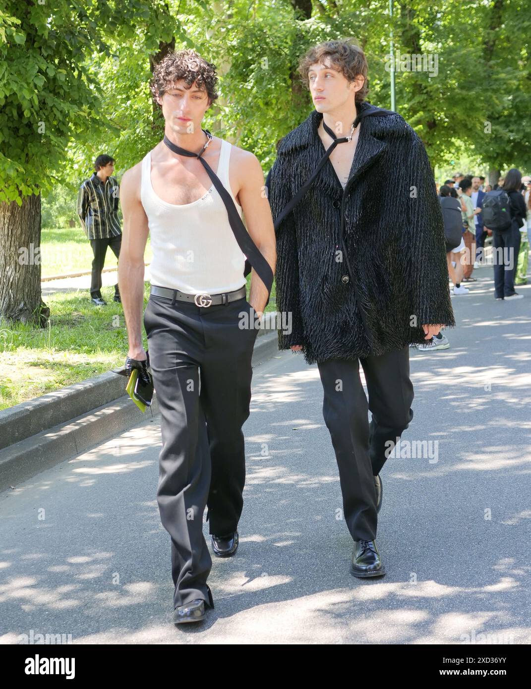 Gäste während der Mailand Fashion Week Herrenkollektionen im Frühling Sommer Stockfoto