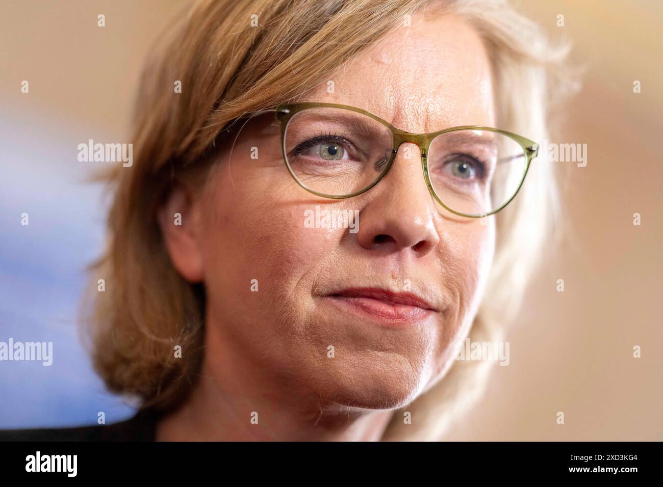 Wien, Wien, Österreich. Juni 2024. LEONORE GEWESSLER, Bundesministerin für Klimapolitik, Umwelt, Energie, Mobilität, Innovation und Technologie in Österreich, auf dem ÖSTERREICHISCHEN WELTGIPFEL 2024 unter dem Motto "sei nützlich: Werkzeuge für einen gesunden Planeten" in der Wiener Hofburg. (Kreditbild: © Andreas Stroh/ZUMA Press Wire) NUR REDAKTIONELLE VERWENDUNG! Nicht für kommerzielle ZWECKE! Quelle: ZUMA Press, Inc./Alamy Live News Stockfoto