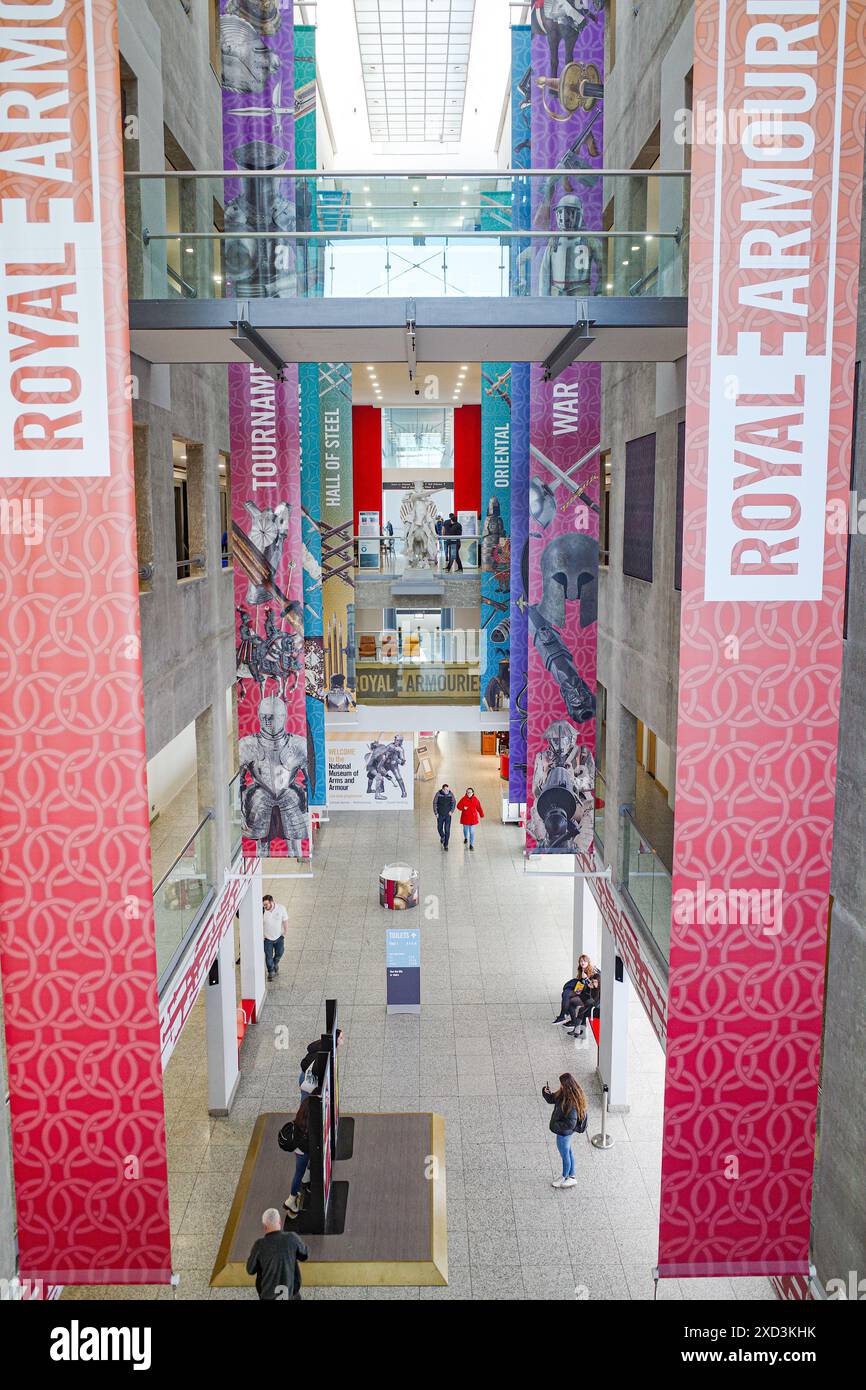 Leeds, Großbritannien - 24. Februar 2024: Zentrale Ausstellungshalle im Royal Armouries Museum Stockfoto