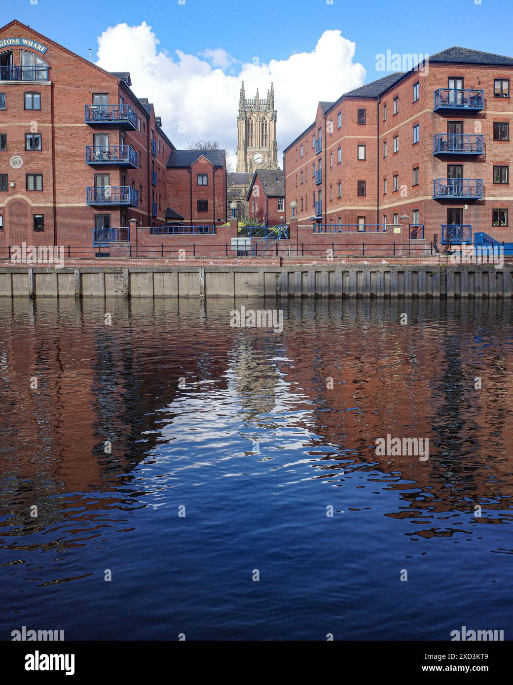 Leeds, Großbritannien - 24. Februar 2024: Der Fluss Aire und die Wasserfront von Leeds Stockfoto