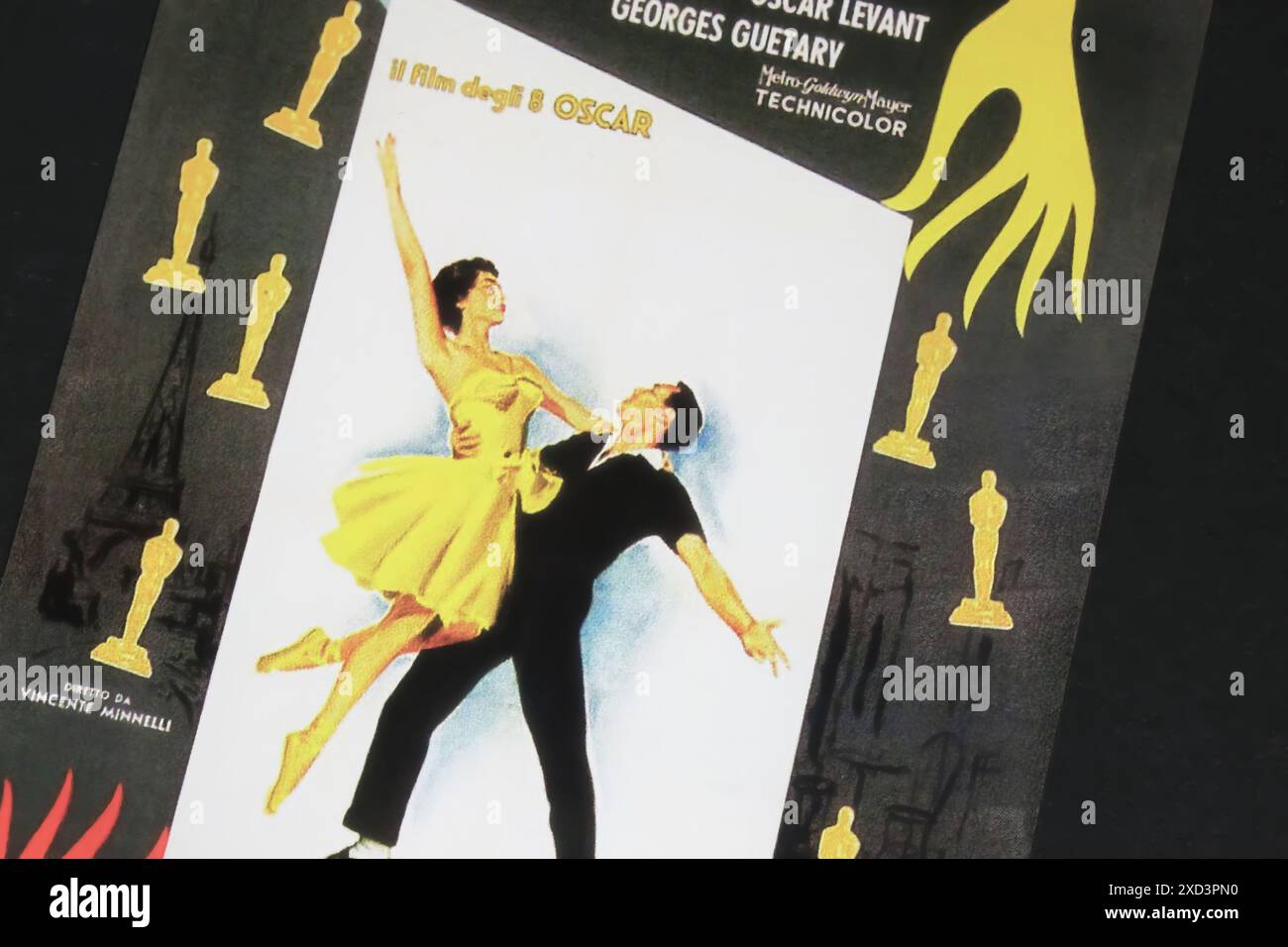 Viersen, Deutschland - 9. Mai. 2024: Filmposter zeigen eine US-amerikanische in Paris-Komödie in italienischer Sprache mit Gene Kelly und Leslie C. Stockfoto