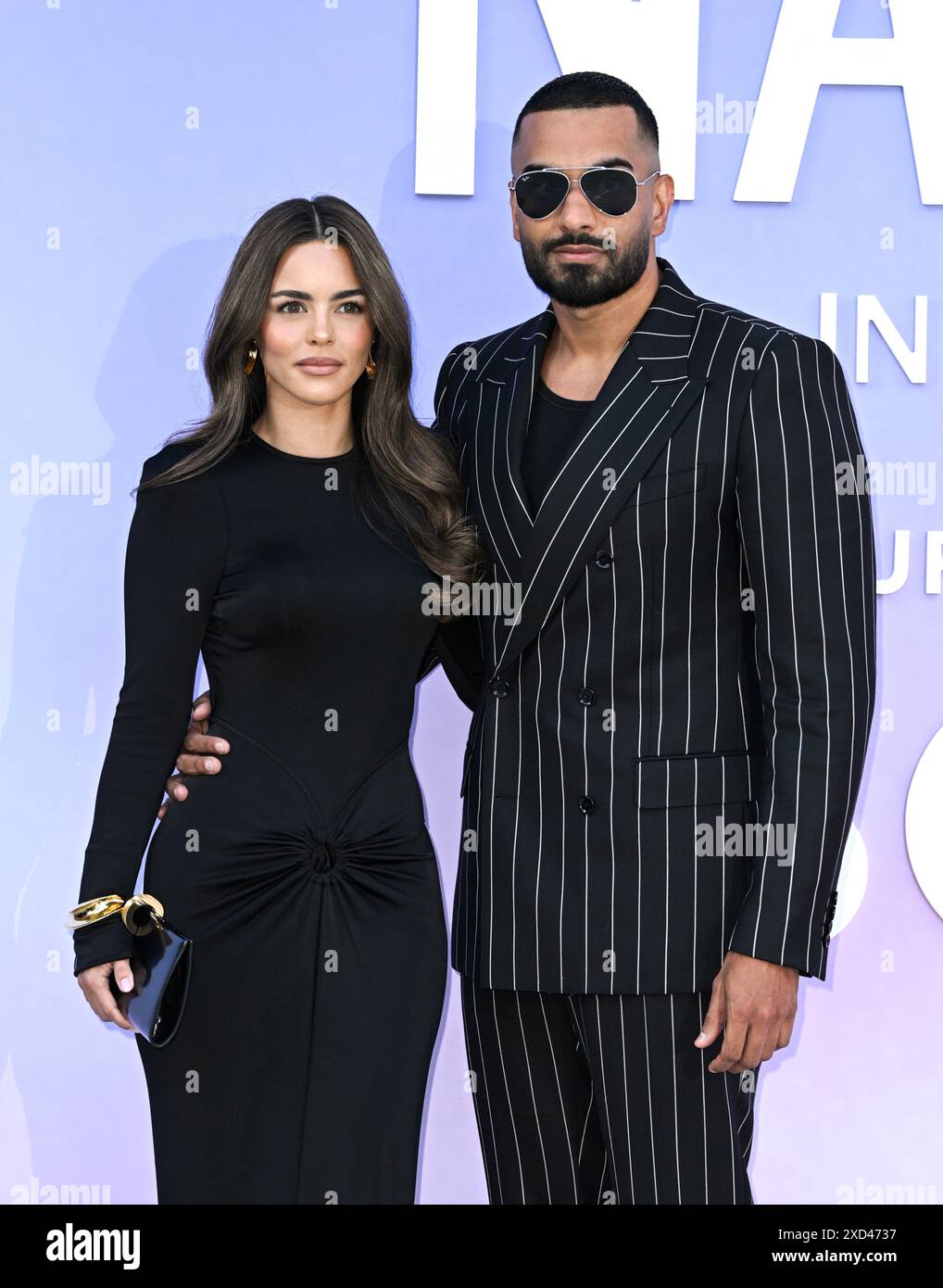 London, Großbritannien. Juni 2024. Nada Adelle und Umar Kaman kommen auf der V&A Sommerparty 2024 an und feiern Naomi: In Fashion, Victoria & Albert Museum Stockfoto