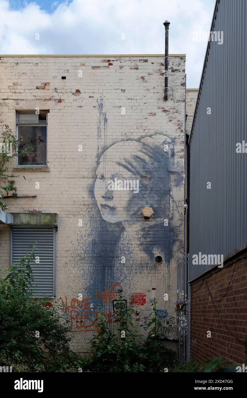 Banksy Mural, the Girl with the Pierced Trommelfell (2014), Bristol, Großbritannien Stockfoto