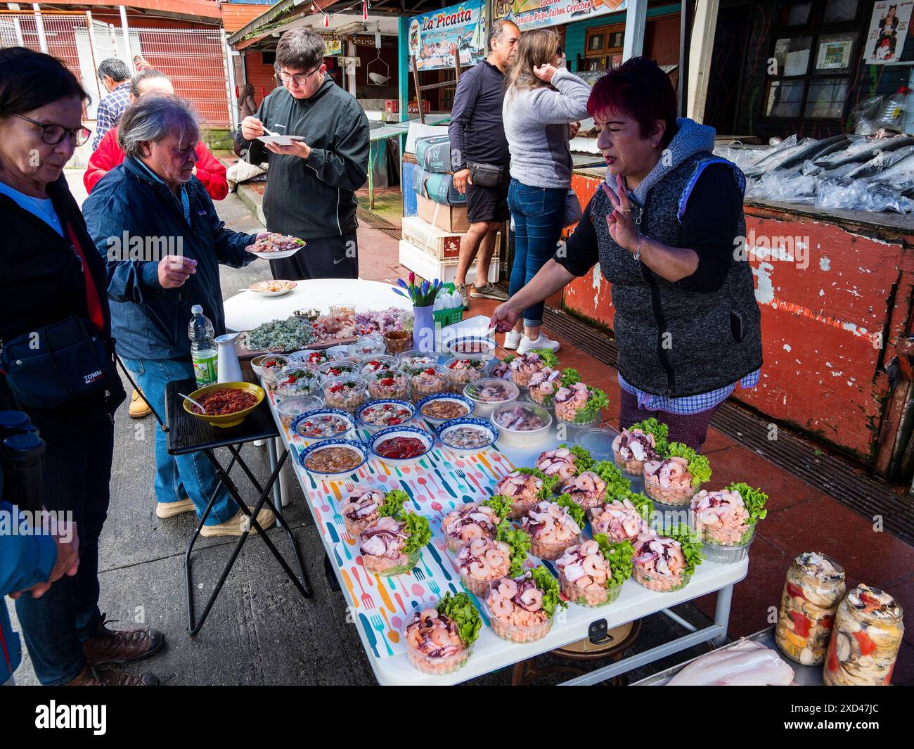 Ceviche auf dem Fischmarkt, Fischmarkt, Mercado Angelmo, Puerto Montt, Chile Stockfoto