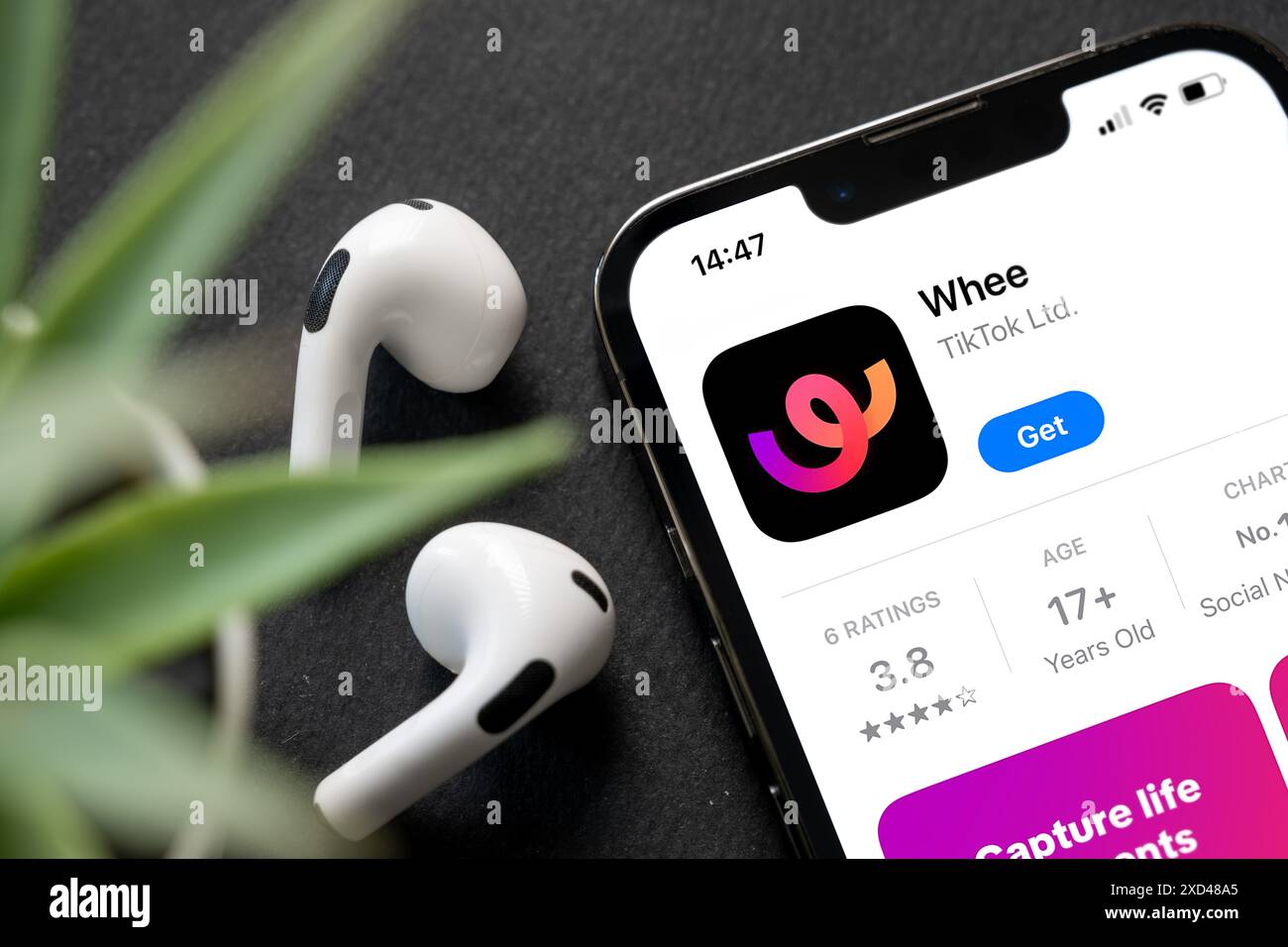 Antalya, Türkei – 20. Juni 2024: TikTok App für die Fotofreigabe mit App-Symbol auf dem iPhone-Bildschirm Stockfoto