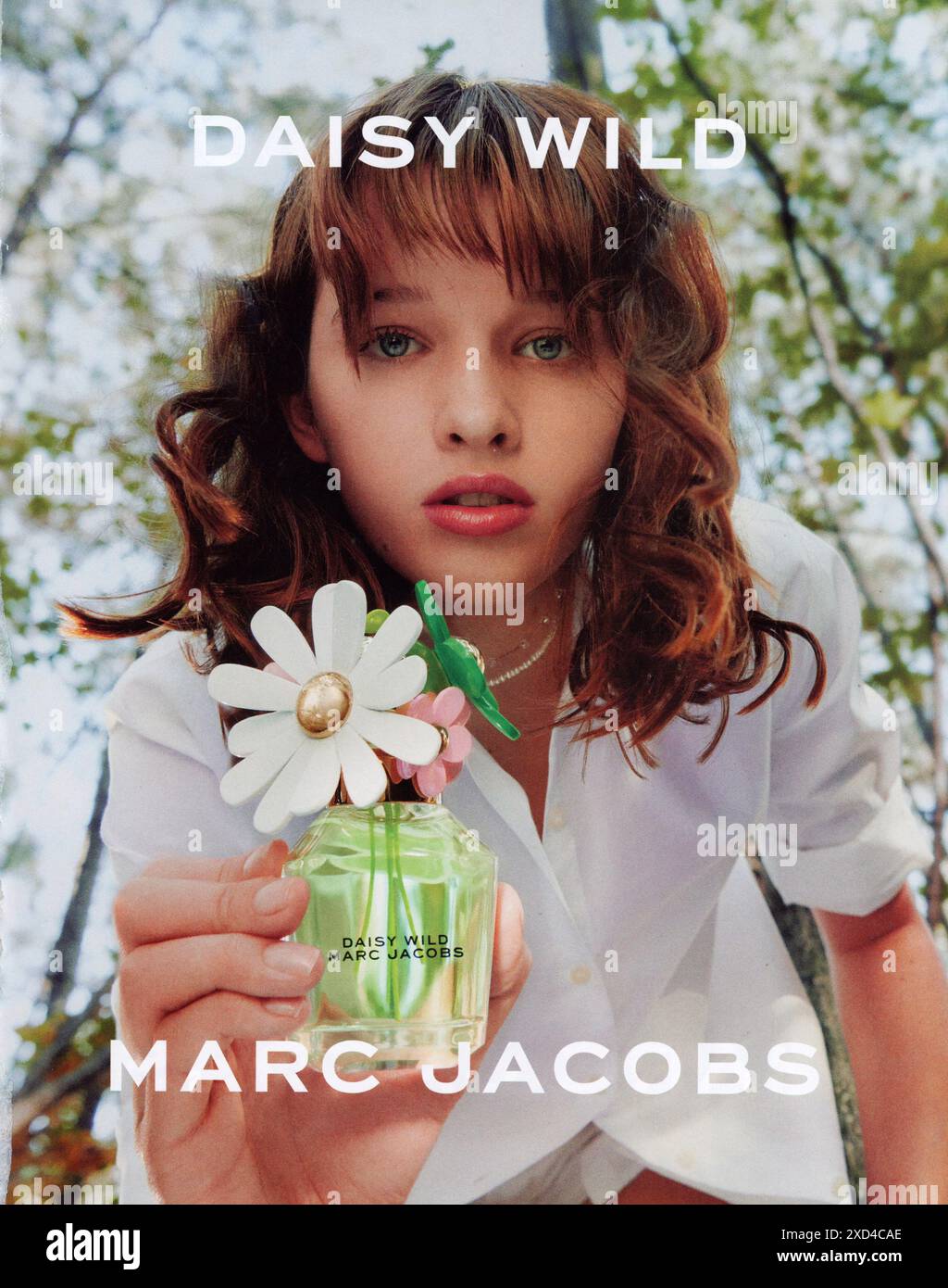 Anzeige aus einer Zeitschrift für Mode und Lifestyle im April 2024, USA. Stockfoto