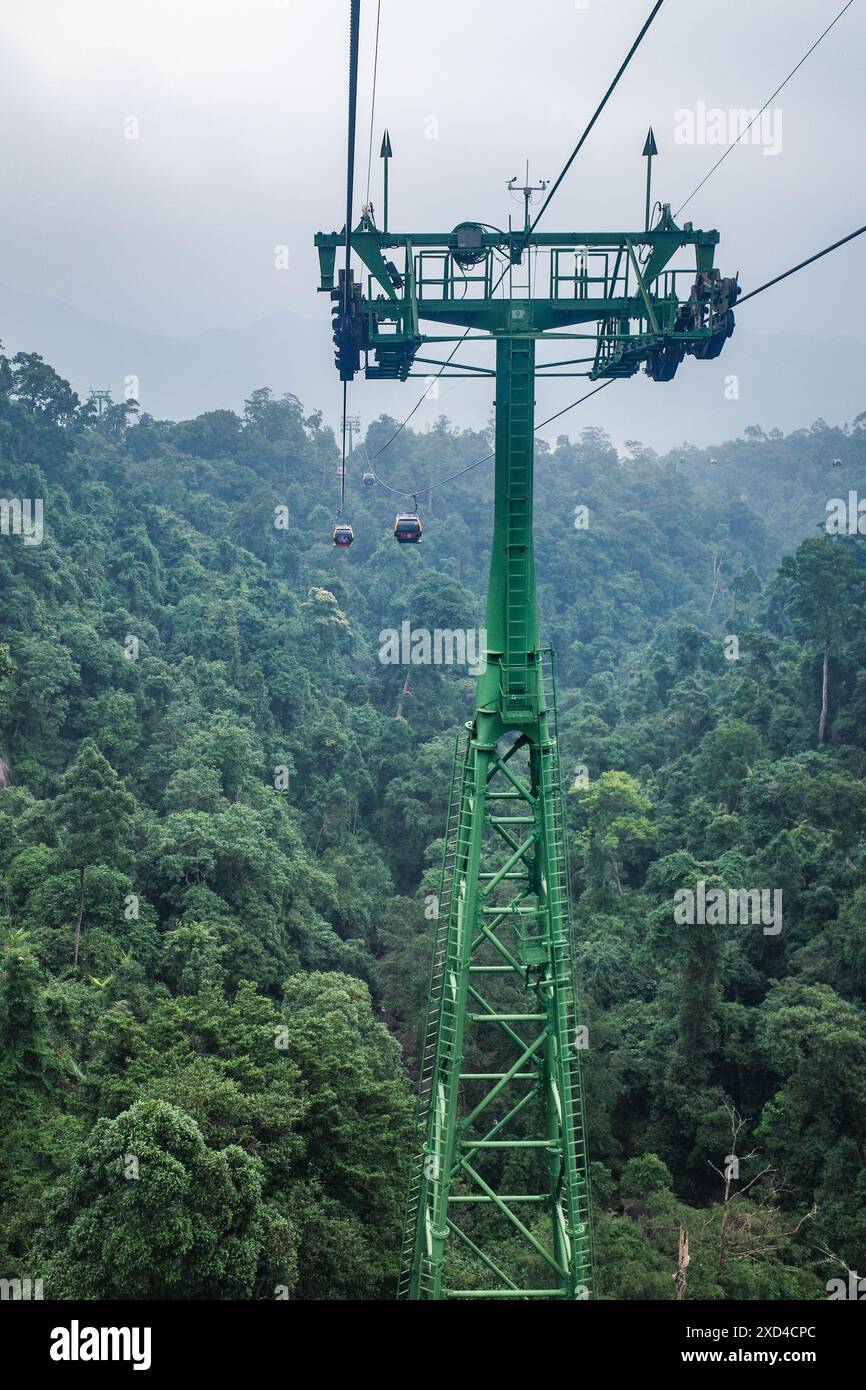 BA Na Hills, Vietnam - 7. Februar 2024: Seilbahn im Ba Na Hills Sun World Freizeitpark Resort in der Nähe von da Nang, Vietnam Stockfoto