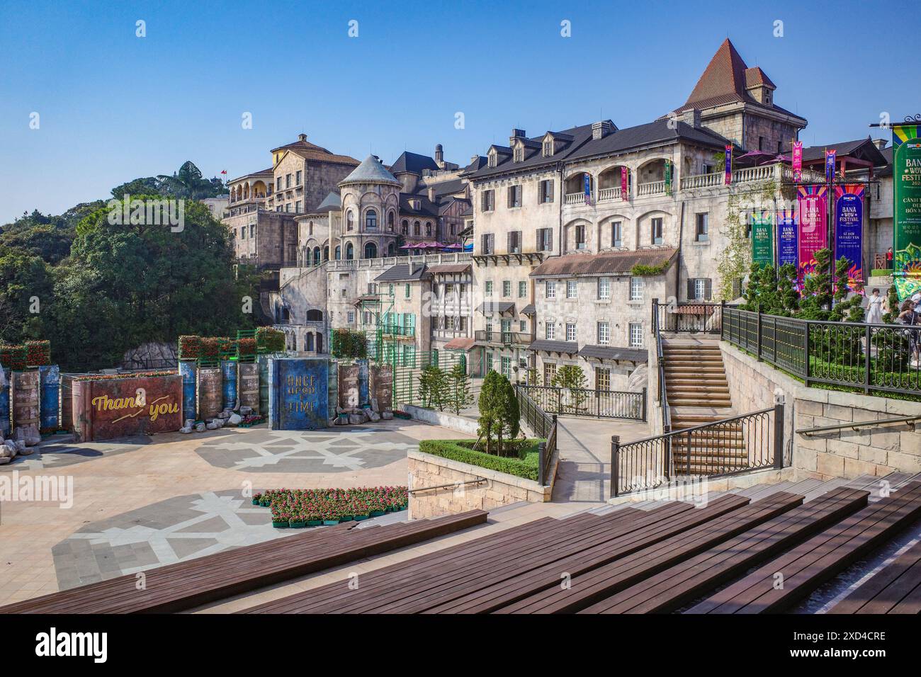 BA Na Hills, Vietnam - 7. Februar 2024: Französisches Dorf im Sunworld Ba Na Hills Resort, da Nang, Vietnam Stockfoto