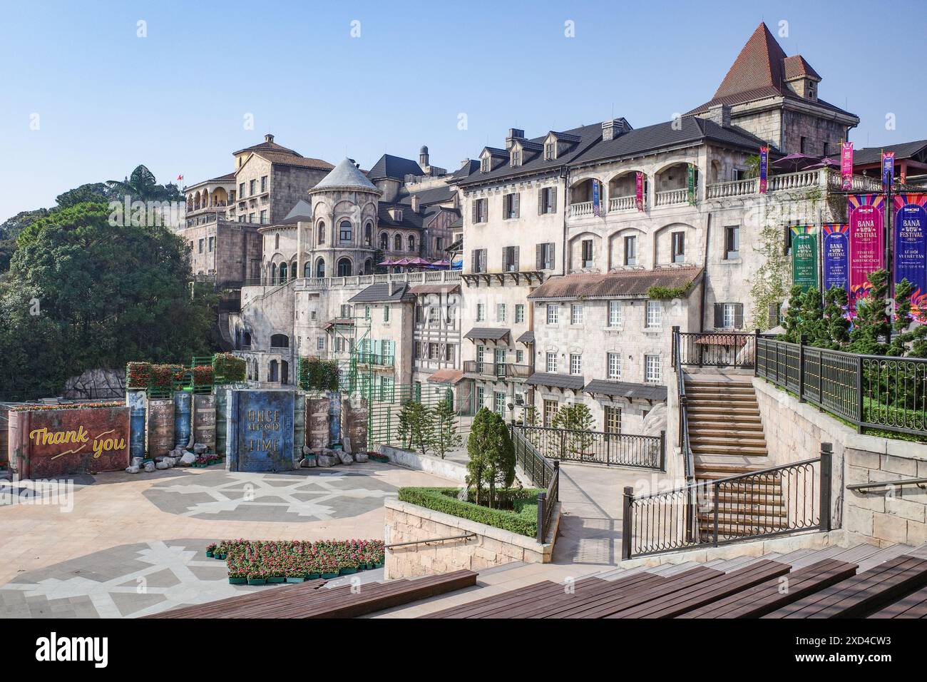 BA Na Hills, Vietnam - 7. Februar 2024: Französisches Dorf im Sunworld Ba Na Hills Resort, da Nang, Vietnam Stockfoto