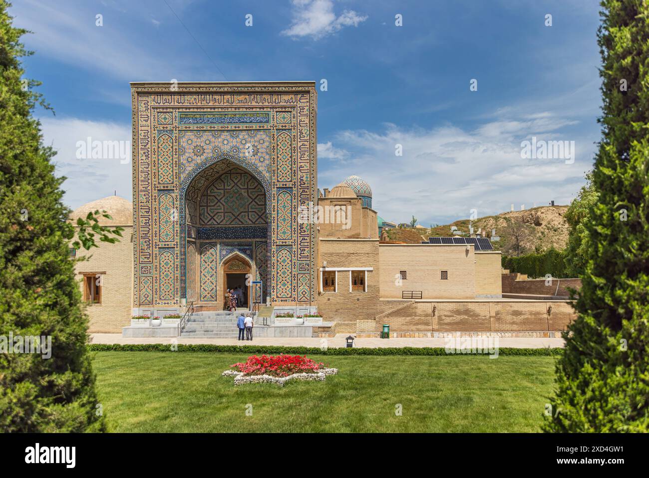SAMERKAND, USBEKISTAN - 18. JUNI 2024: Das Mausoleum Shah-i-Zinda in der Stadt Samarkand Shah-i-Zinda ist ein Mausoleum in Samarkand Stockfoto