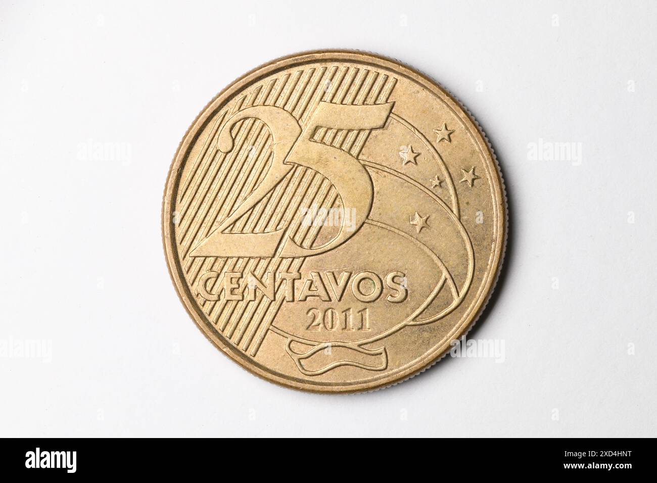 Brasilianische 25 Centavos-Münze auf weißem Hintergrund Stockfoto