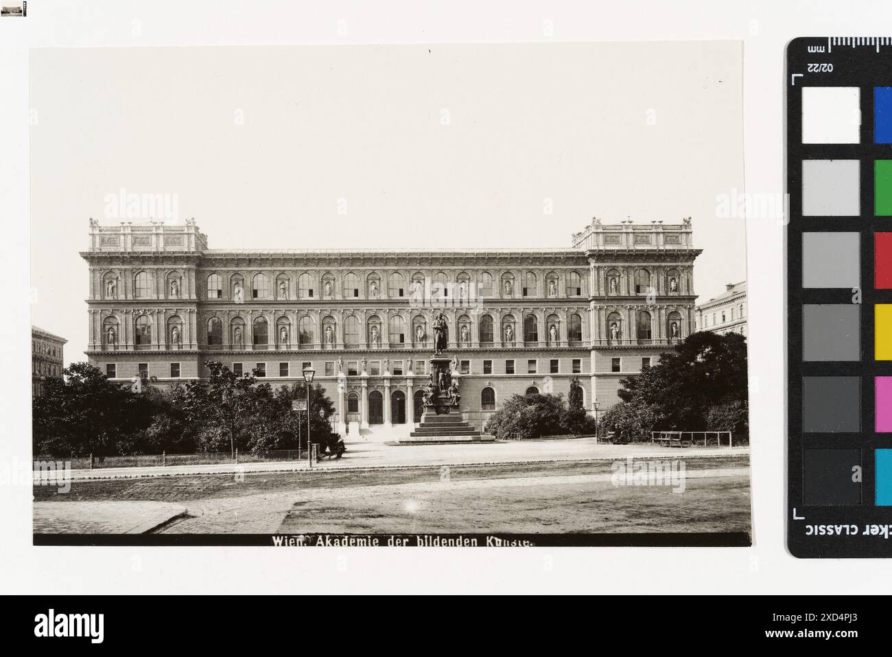 "Wien, Akademie der bildenden Künste." 1., Schillerplatz 3 - Akademie der bildenden Künste Bruno Reiffenstein (1869–1951), Fotograf Timtom, Universitätsgebäude, Hochschule, öffentliche Gärten, park, Platz, Ort, Zirkus usw., Denkmal, Statue, Straßenbeleuchtung, Akademie der bildenden Künste, Schillerplatz um 1890 fragwürdig (Bild) Stockfoto