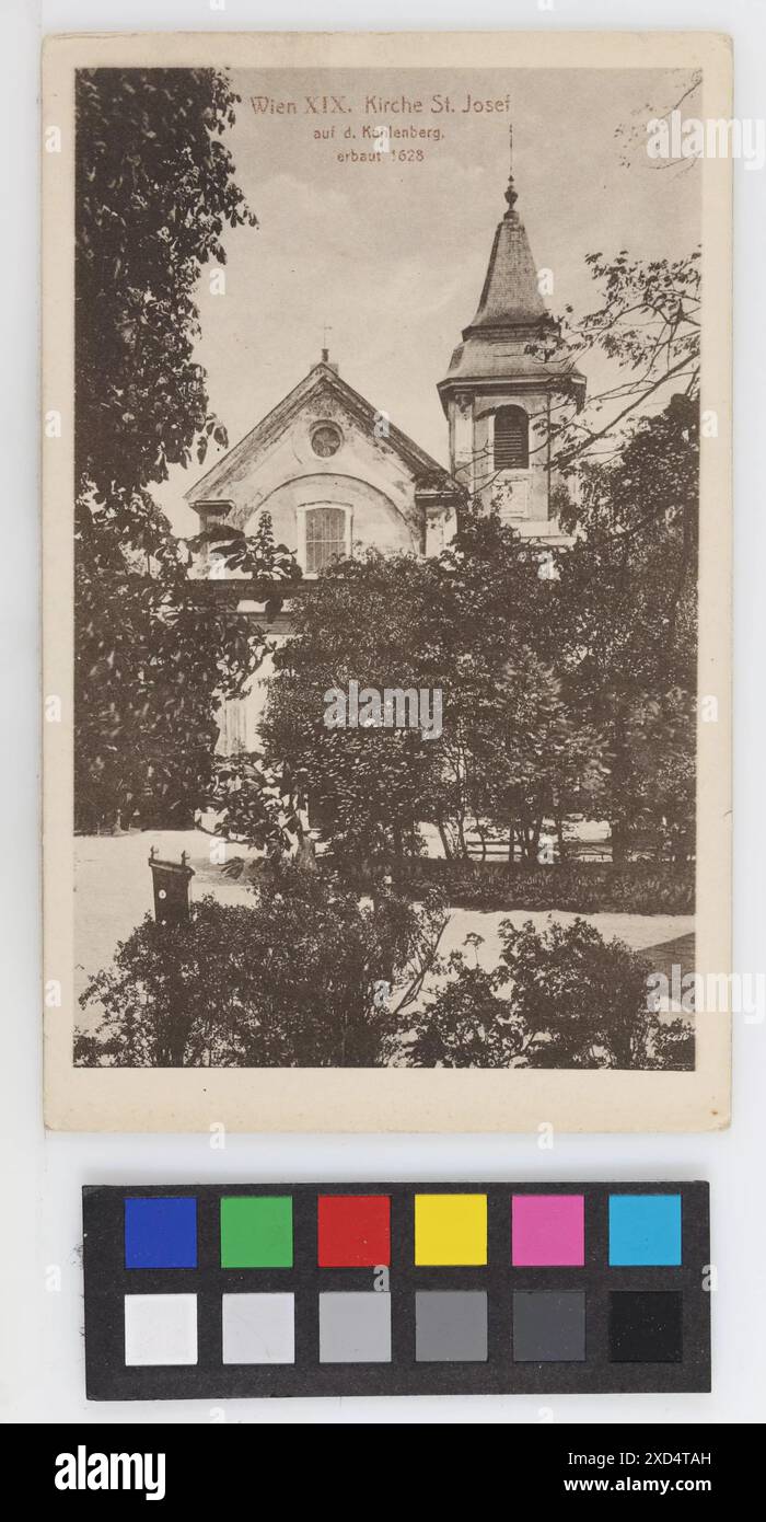 Foto der Josefskirche und der Sobieski-Kapelle auf Kahlenberg um 1912, die das Äußere der Kirche, die architektonischen Merkmale und die umgebende Landschaft zeigt. Stockfoto