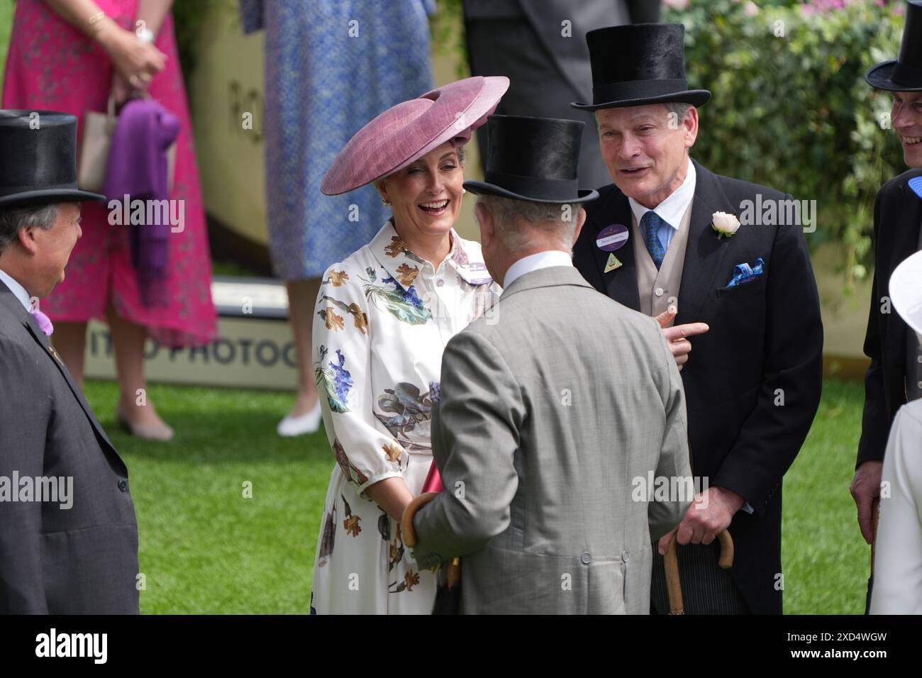 Die Duchess of Edinburgh (links) und Daniel Chatto (rechts) am dritten Tag von Royal Ascot auf der Ascot Racecourse in Berkshire. Bilddatum: Donnerstag, 20. Juni 2024. Stockfoto