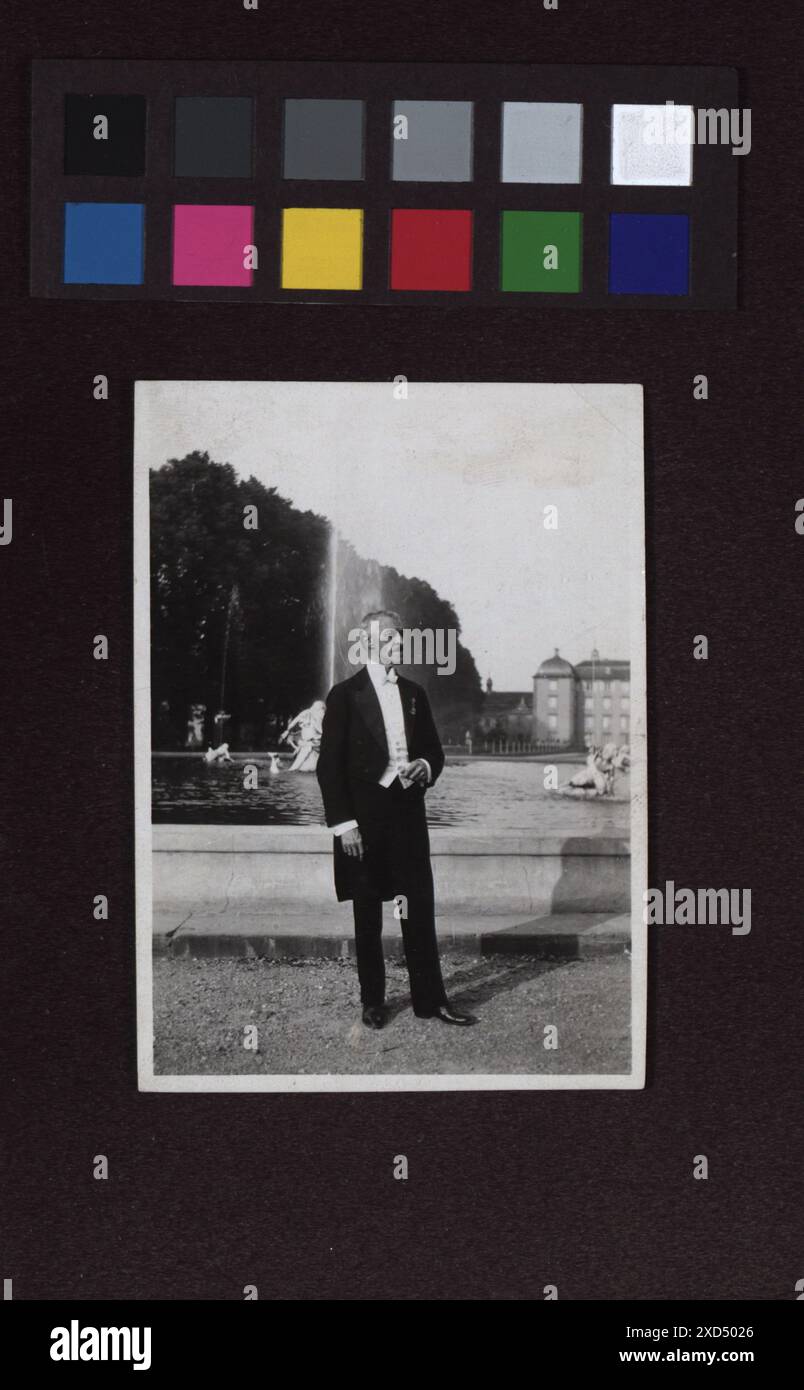 Porträt des Komponisten Johann Strauss II. (1866–1939) im Schlosspark von Schwetzingen, fotografiert am 15. Juli 1928, als historische Figur. Stockfoto