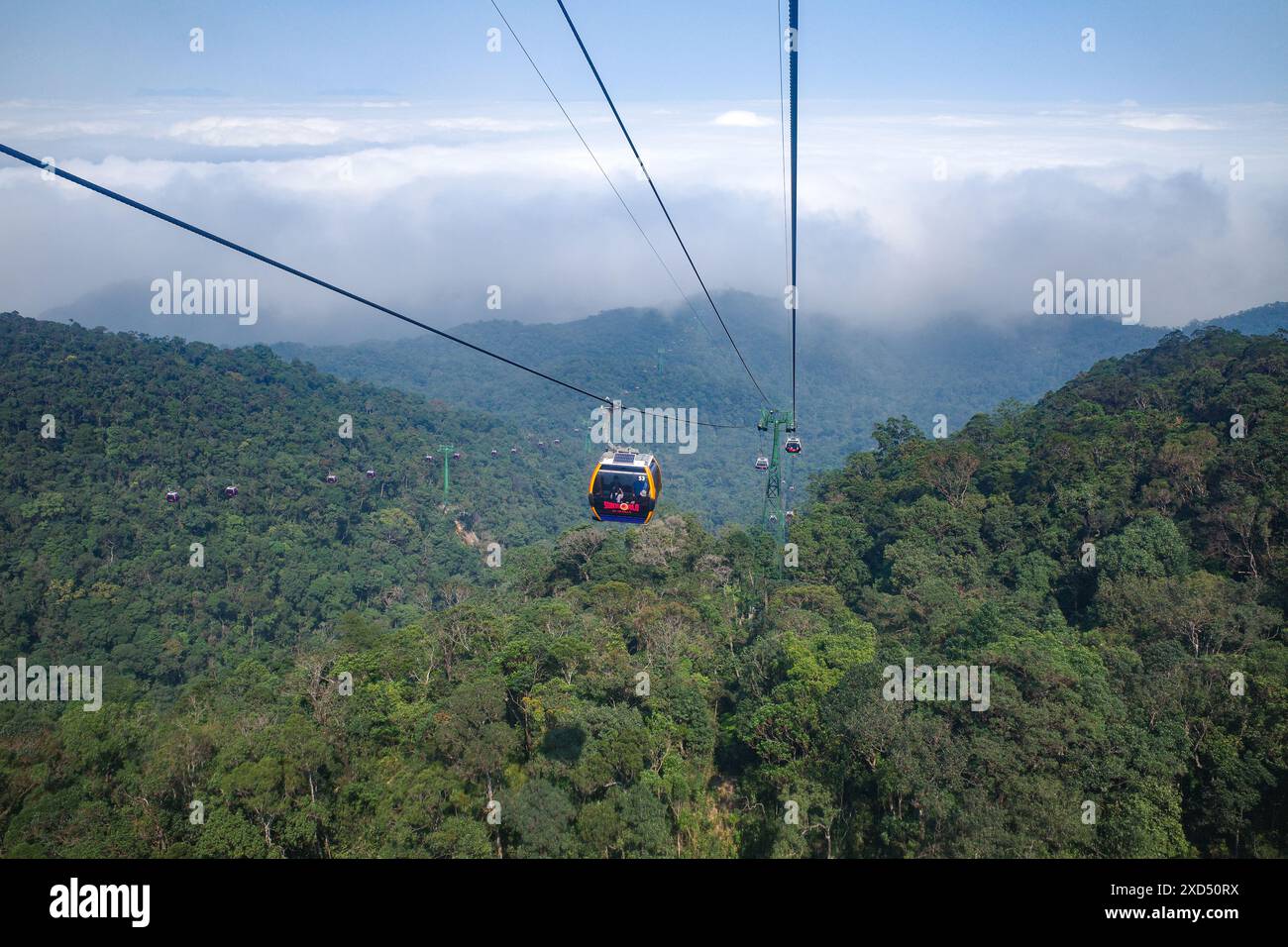 BA Na Hills, Vietnam - 7. Februar 2024: Seilbahn im Ba Na Hills Sun World Freizeitpark Resort in der Nähe von da Nang, Vietnam Stockfoto