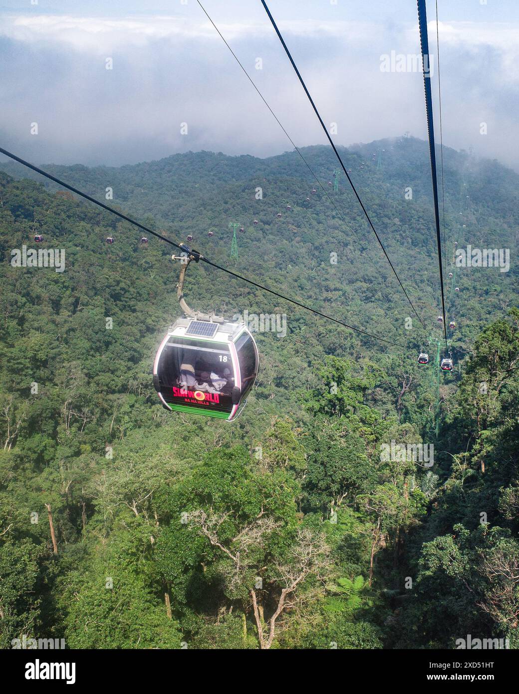 BA Na Hills, Vietnam - 7. Februar 2024: Seilbahn im Ba Na Hills Sun World Freizeitpark Resort in der Nähe von da Nang, Vietnam Stockfoto