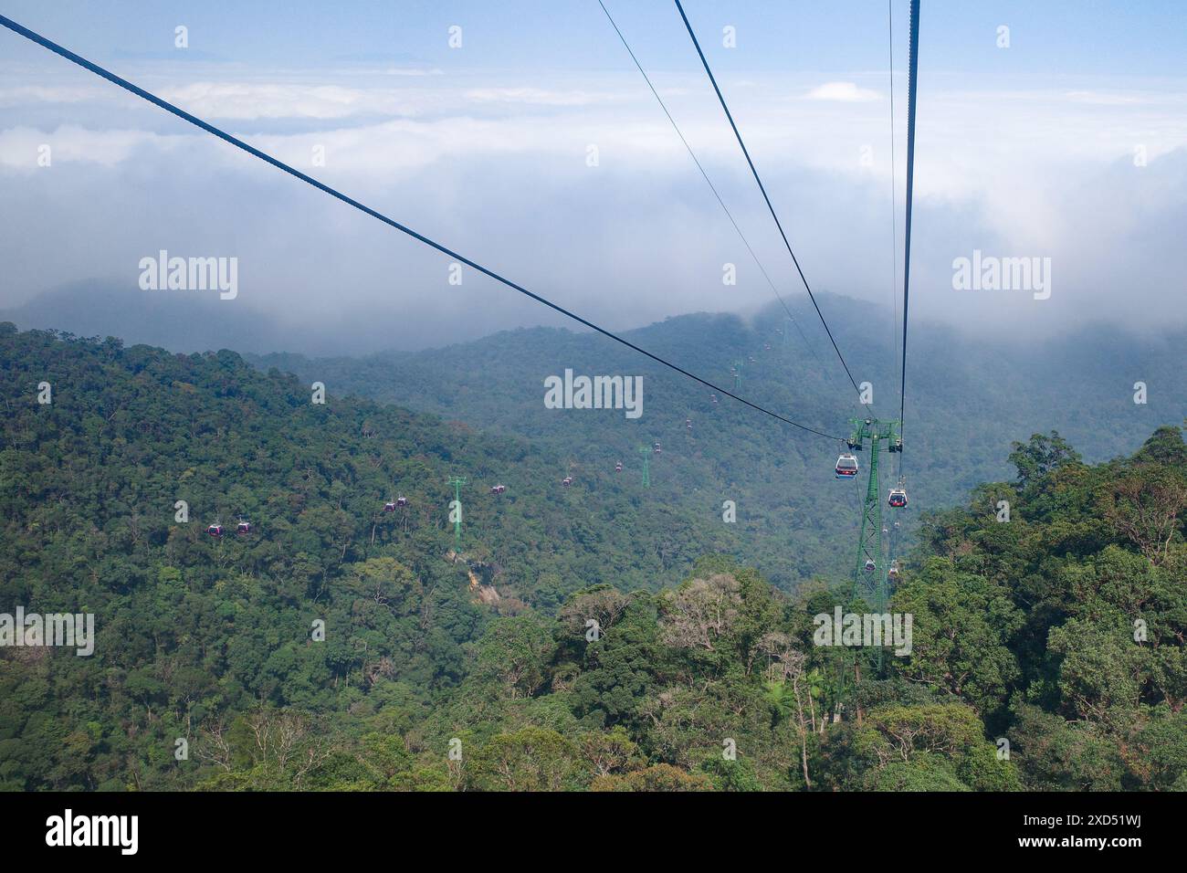 BA Na Hills, Vietnam - 7. Februar 2024: Seilbahn im Ba Na Hills Sun World Freizeitpark Resort in der Nähe von da Nang, Vietnam Stockfoto