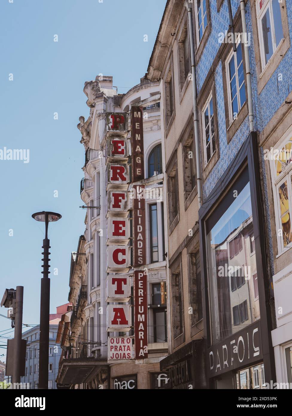 Gebäude Fassaden von porto City Straßen Porto. Portugal 30.05.2024 Stockfoto