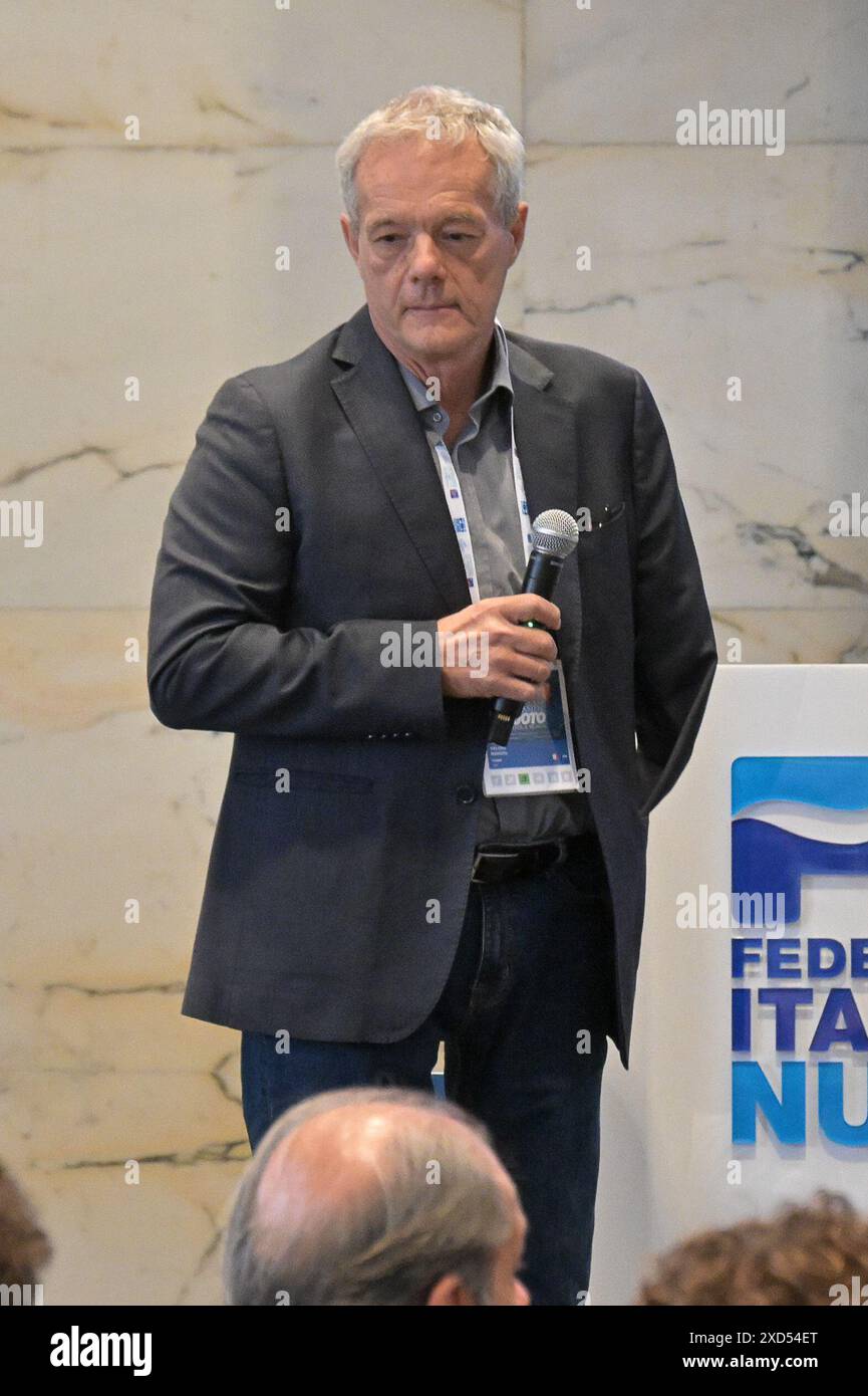 Foro Italico, Roma, Italien - Roberto Valori Präsident des paralympischen Schwimmverbandes spricht mit den Medien während der Pressekonferenz in der 60° Torneo Settecolli Olympic Qualifying Swimming Press Conference, 20. Juni 2024 (Foto: Roberto Ramaccia/SIPA USA) Credit: SIPA USA/Alamy Live News Stockfoto