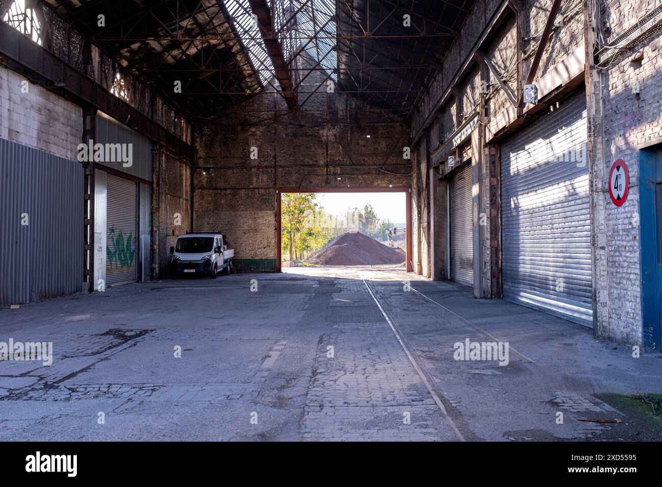 Verlassene Industriefabrik altes und verlassenes Industriebau im wallonischen Bezirk, ein Beispiel für den jahrzehntelangen wirtschaftlichen Niedergang in der Region. Herve, Belgien. Lüttich Herve Walonie Belgien Copyright: XGuidoxKoppesxPhotox Stockfoto