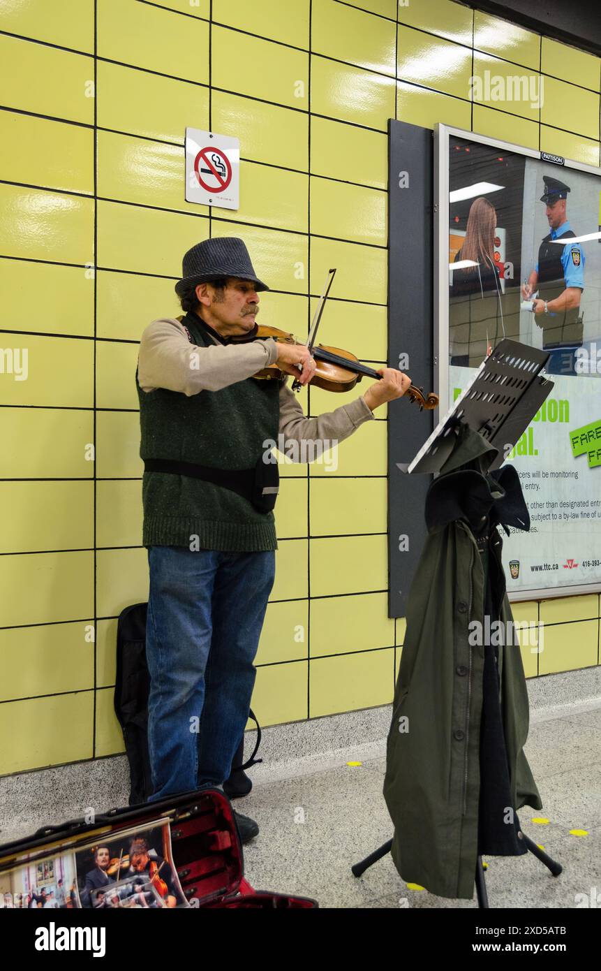 U-Bahn-Musiker auf einer TTC-Station, Toronto, Kanada Stockfoto