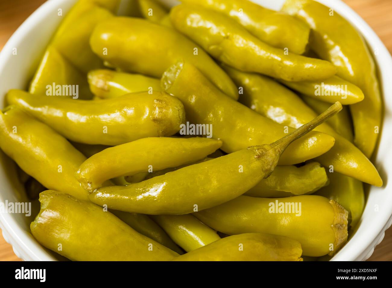 Eingelegte scharfe Chicago Sport Paprika in einem Glas Stockfoto