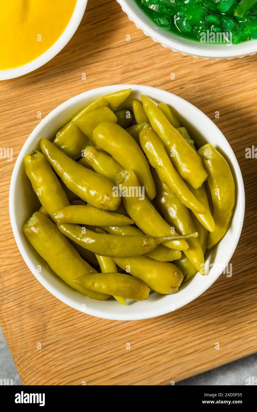 Eingelegte scharfe Chicago Sport Paprika in einem Glas Stockfoto