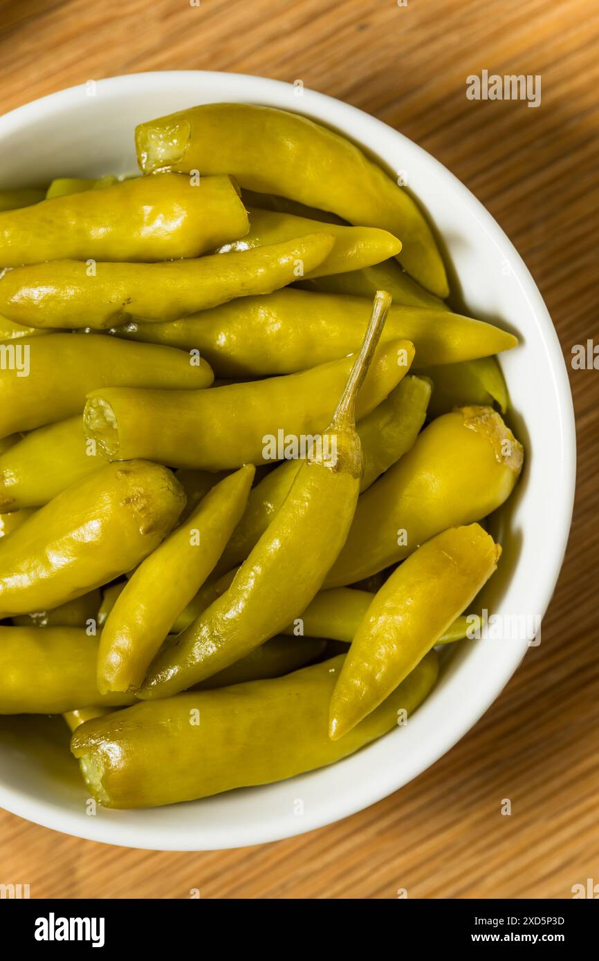 Eingelegte scharfe Chicago Sport Paprika in einem Glas Stockfoto