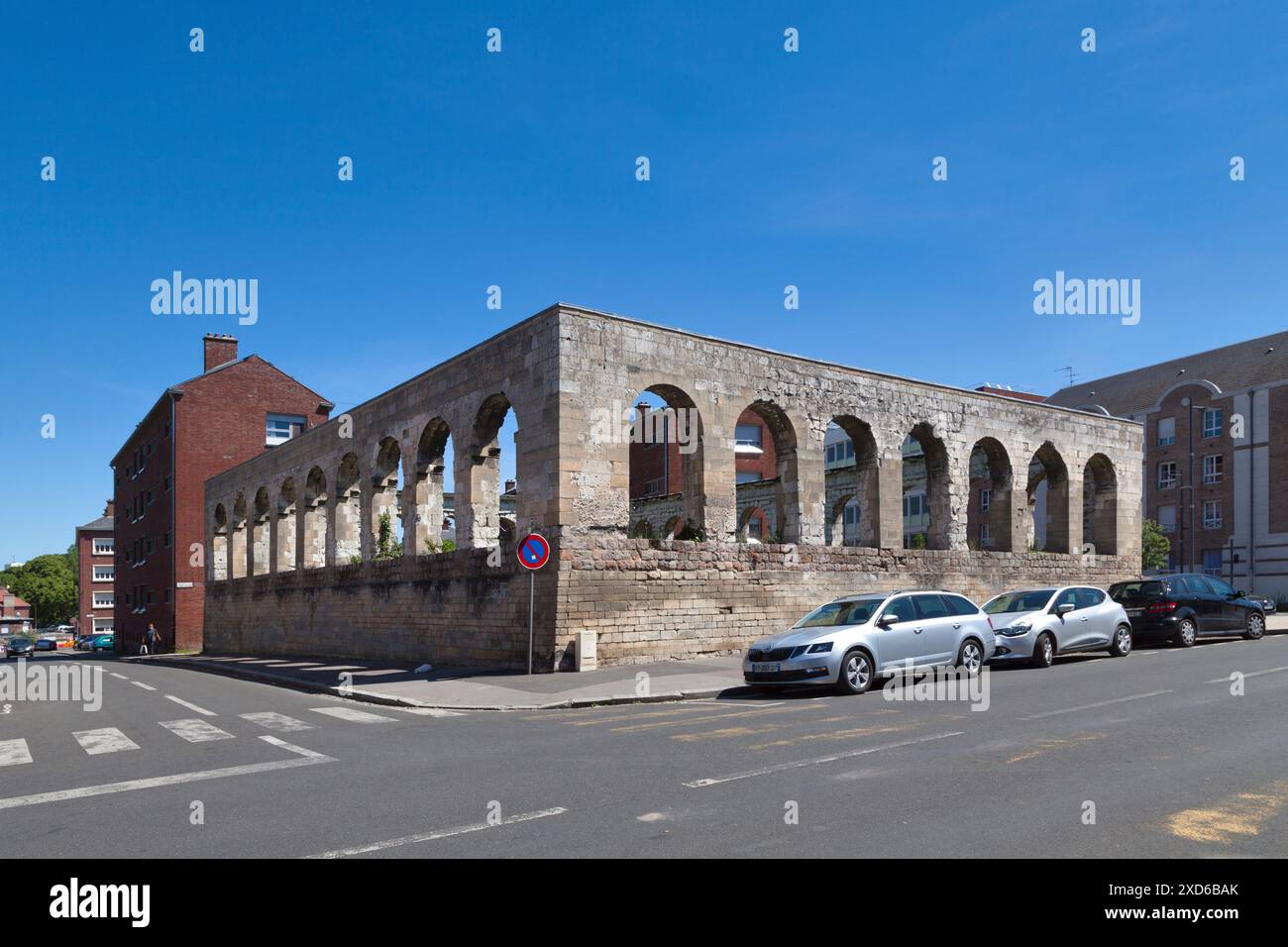Amiens, Frankreich - 29. Mai 2020: Der Platz der Gray Nuns (französisch: Square des Sœurs Grises) ist der heutige Name der Überreste des Konvents der Gray Nuns Stockfoto