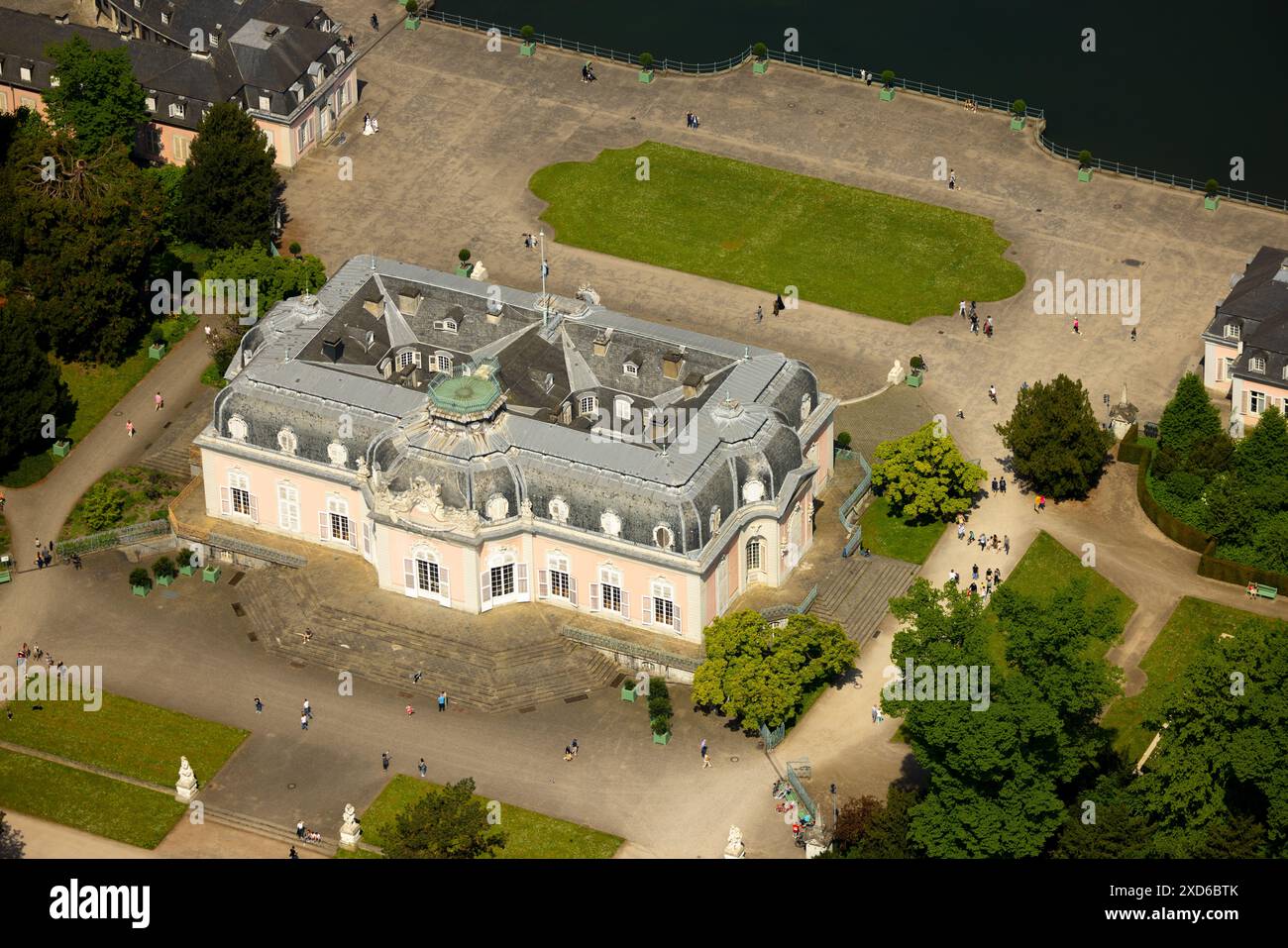 Luftaufnahme, Schloss Benrath und Besucher, Benrath, Düsseldorf, Rheinland, Nordrhein-Westfalen, Deutschland, Luftbild, Schloss Benrath, Besucher, CAS Stockfoto