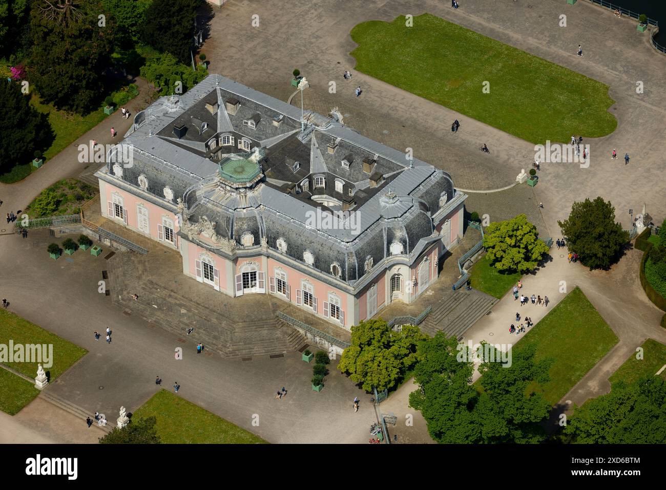 Luftaufnahme, Schloss Benrath und Besucher, Benrath, Düsseldorf, Rheinland, Nordrhein-Westfalen, Deutschland, Luftbild, Schloss Benrath, Besucher, CAS Stockfoto