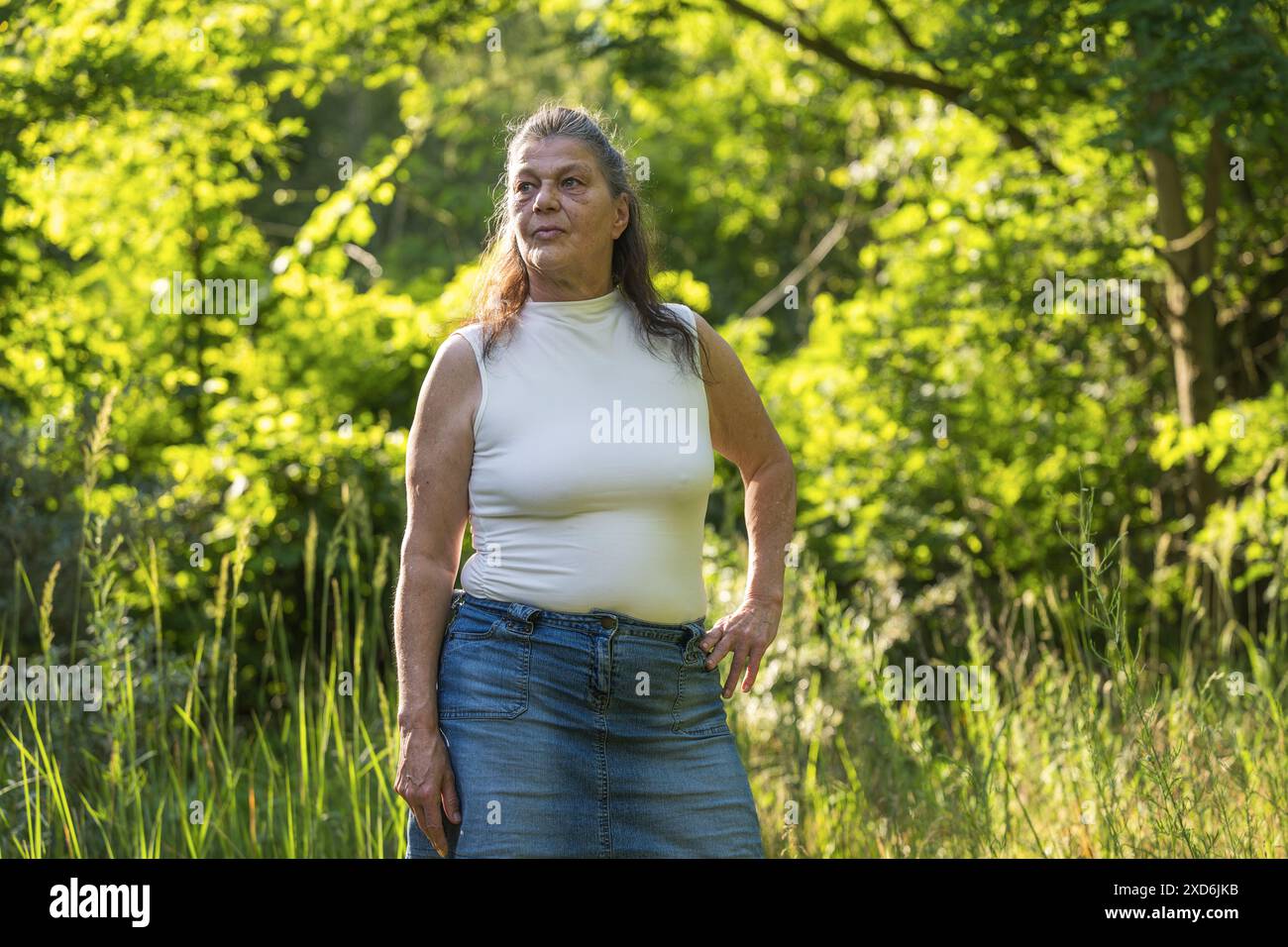 Porträt einer älteren hübschen Frau Stockfoto