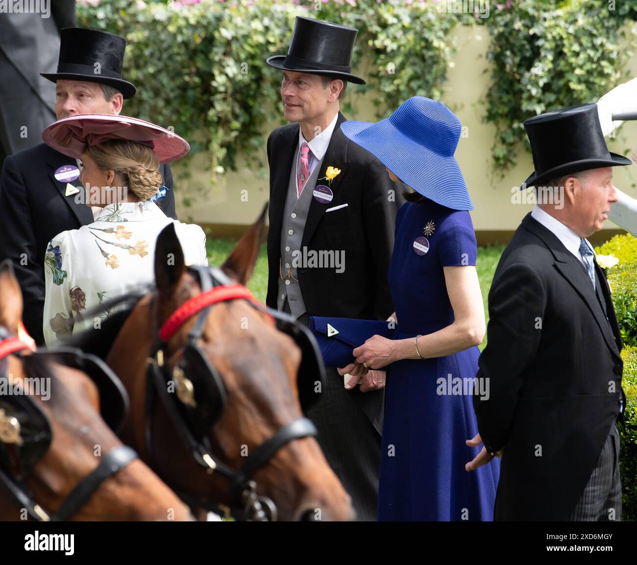 Die Duke and Duchess of Edinburgh (L) Lady Sarah Chatto und ihr Bruder David Armstrong-Jones, 2. Earl of Snowdon (R) besuchen Royal Ascot am Ladies Day auf der Ascot Racecourse in Berkshire Stockfoto
