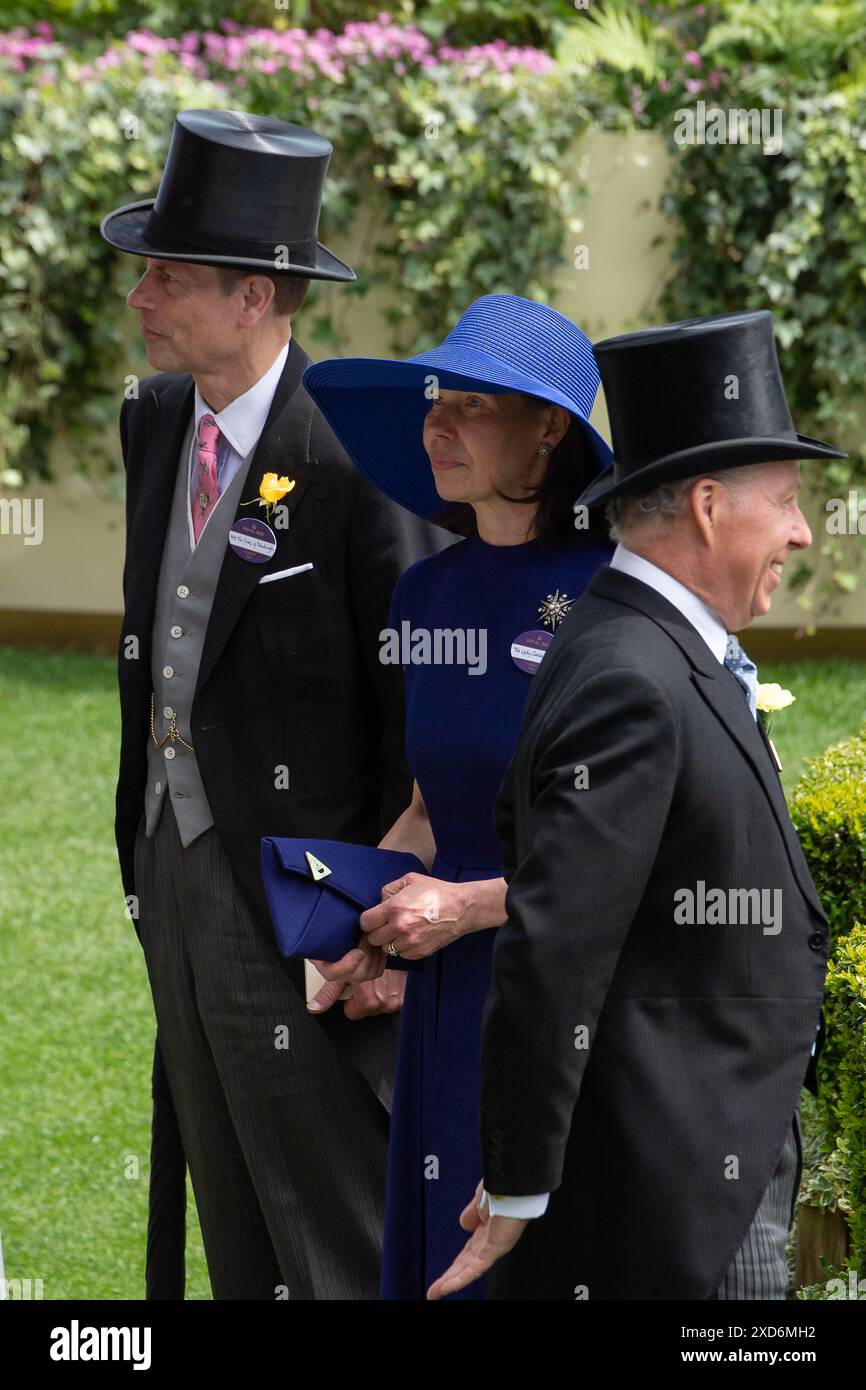 Der Duke of Edinburgh, Lady Sarah Chatto, und ihr Bruder David Armstrong-Jones, 2. Earl of Snowdon (R) besuchen Royal Ascot am Ladies Day auf der Ascot Racecourse in Berkshire Stockfoto