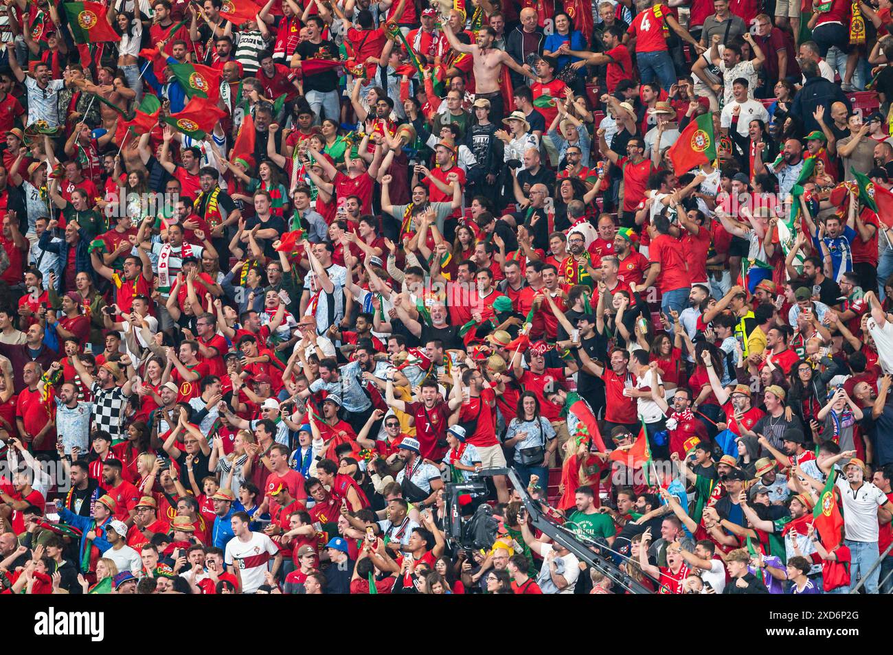 LEIPZIG, DEUTSCHLAND - 18. JUNI 2024: Euro 2024 Groupe F Spiel Portugal gegen Tschechien 2:1. Portugiesische Unterstützer. Stockfoto