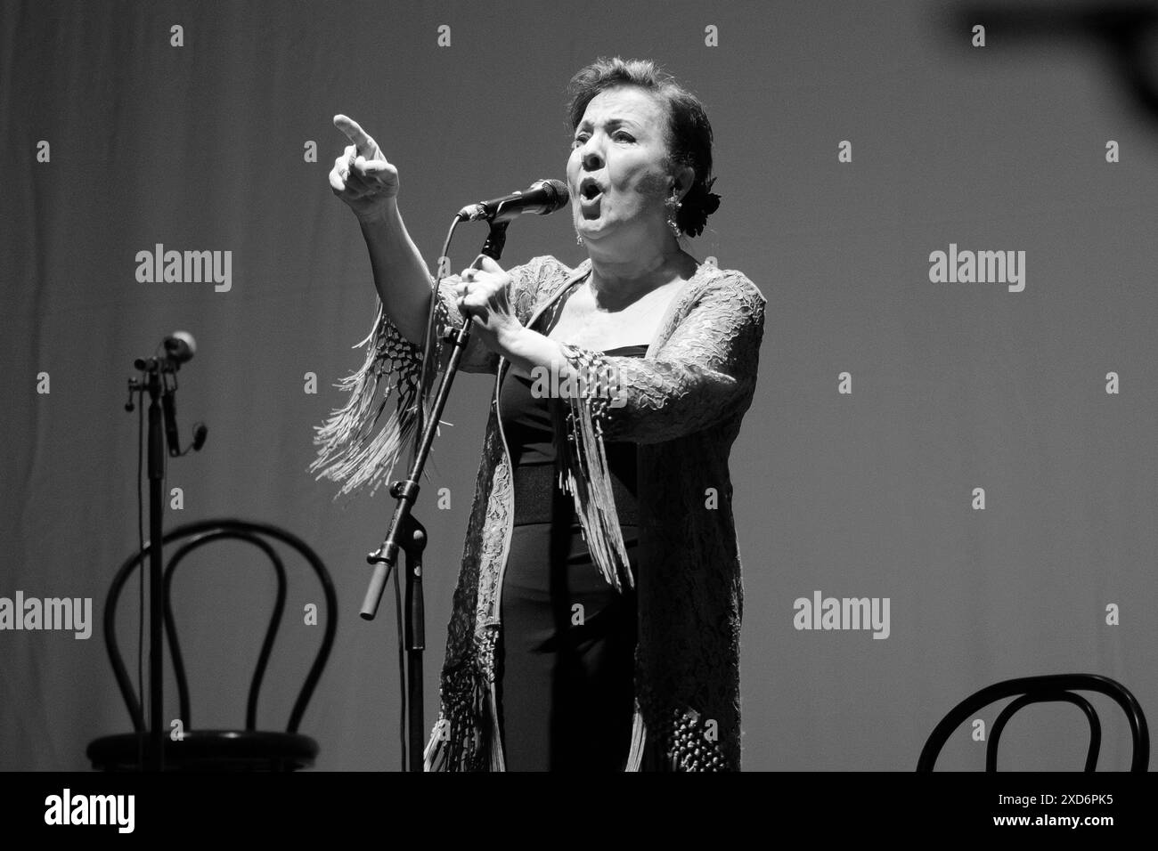 Madrid, Spanien. Juni 2024. Die Sängerin Carmen Linares tritt auf der Bühne während des Universal Music Festivals 2024 im Teatro Albeniz am 20. Juni 2024 in Madrid auf. Quelle: SIPA USA/Alamy Live News Stockfoto