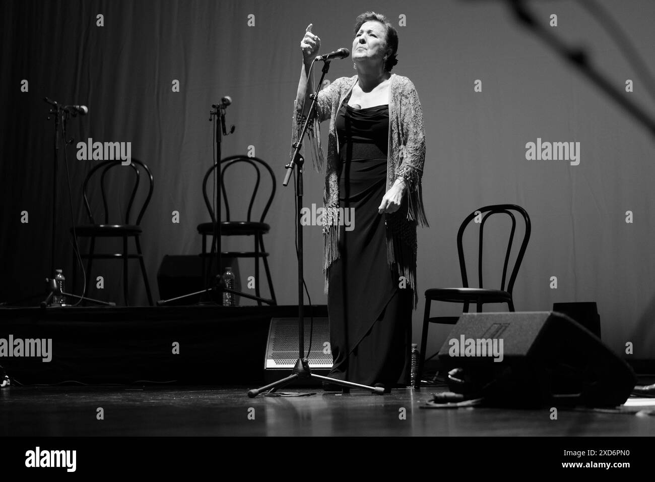 Madrid, Spanien. Juni 2024. Die Sängerin Carmen Linares tritt auf der Bühne während des Universal Music Festivals 2024 im Teatro Albeniz am 20. Juni 2024 in Madrid auf. Quelle: SIPA USA/Alamy Live News Stockfoto