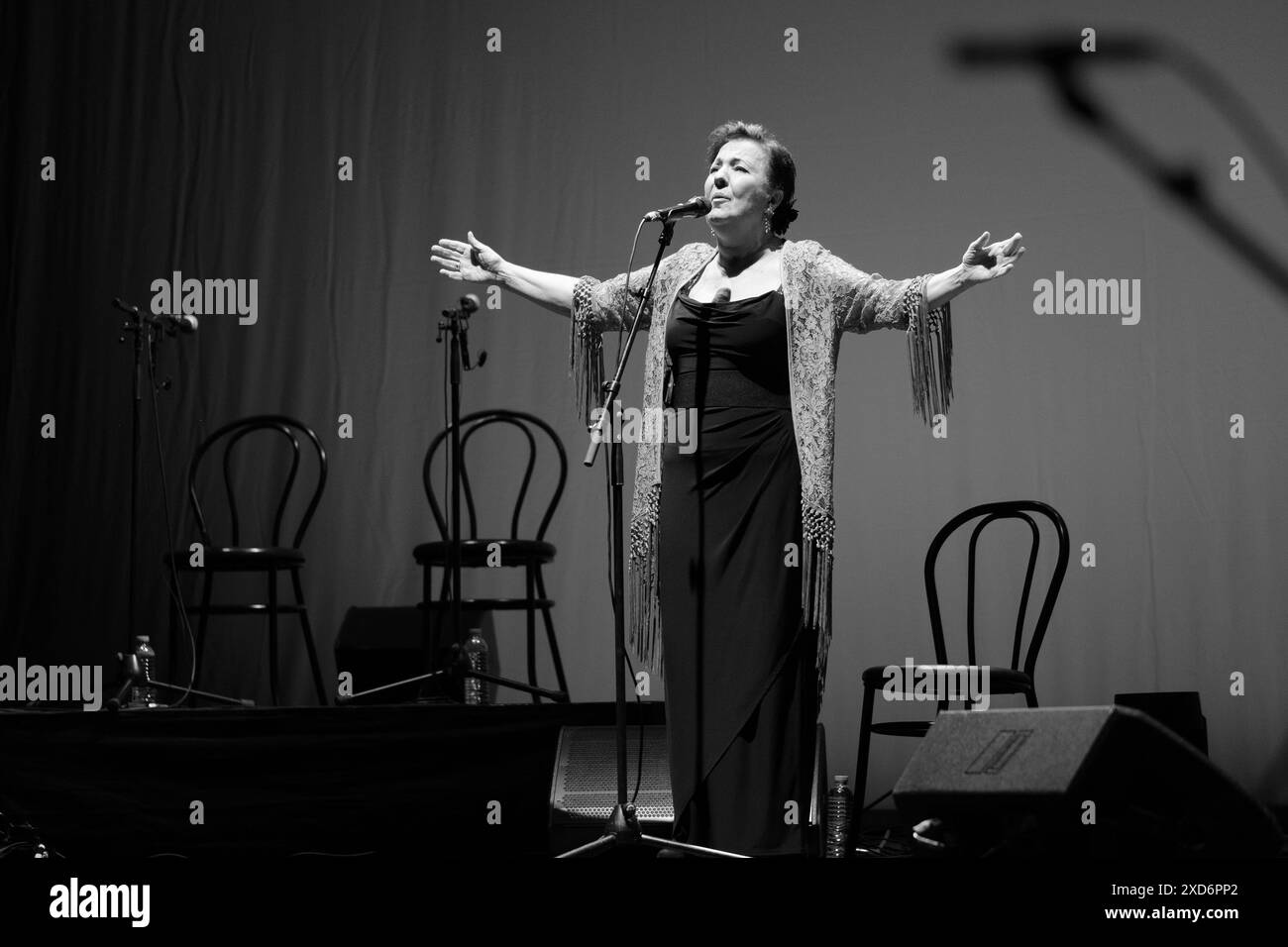 Madrid, Spanien. Juni 2024. Die Sängerin Carmen Linares tritt auf der Bühne während des Universal Music Festivals 2024 im Teatro Albeniz am 20. Juni 2024 in Madrid auf. Quelle: SIPA USA/Alamy Live News Stockfoto