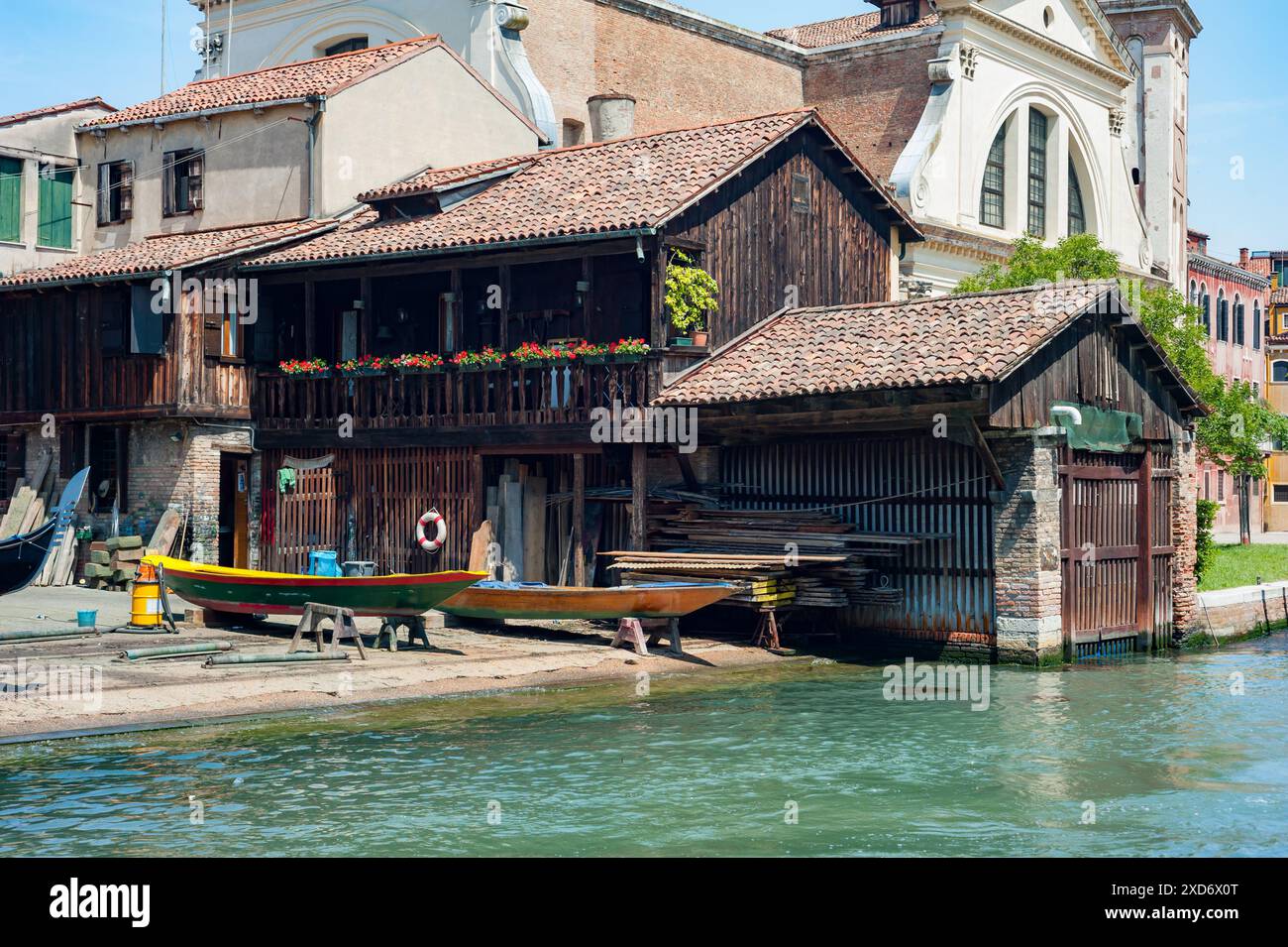 Venedig, Italien, Squero di San Trovaso; Gondelwerkstatt entlang des Rio San Trovaso in Dorsoduro, nur redaktionell. Stockfoto