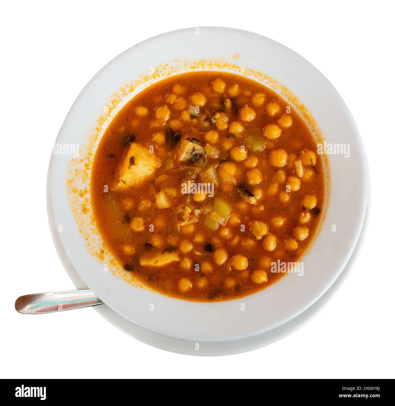 Gekochte Suppe dünsten, Kabeljaufilet, Kartoffeln, Kichererbsen in Tomatensauce zubereiten Stockfoto