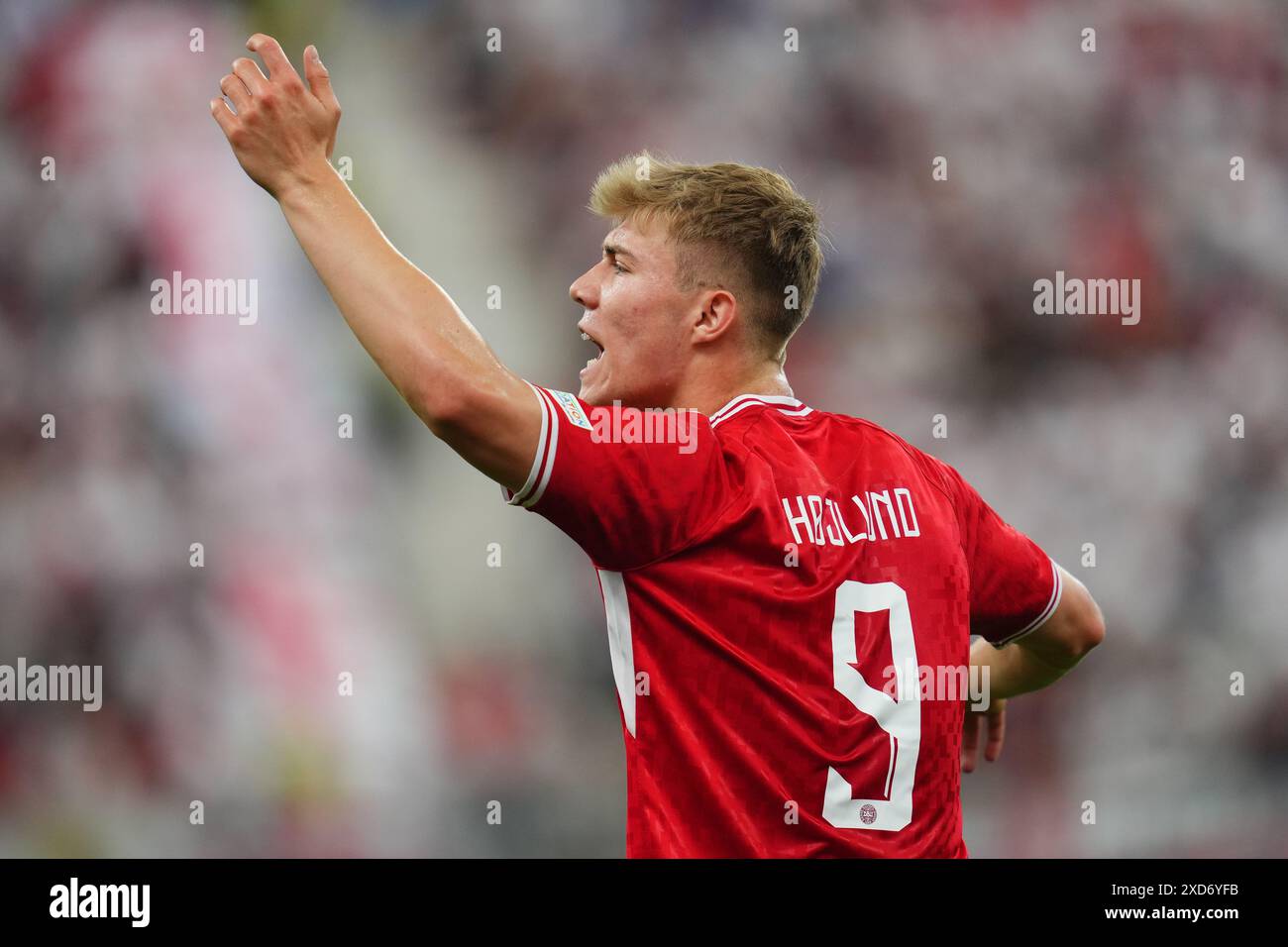 Rasmus Hojlund aus Dänemark reagiert auf das Spiel der UEFA Euro 2024 zwischen Spanien und Italien, Gruppe B, Datum 2, das am 20. Juni 2024 in Gelsenkirchen ausgetragen wurde. (Foto: Sergio Ruiz/Pressinphoto/icon Sport) Credit: PRESSINPHOTO SPORTS AGENCY/Alamy Live News Stockfoto