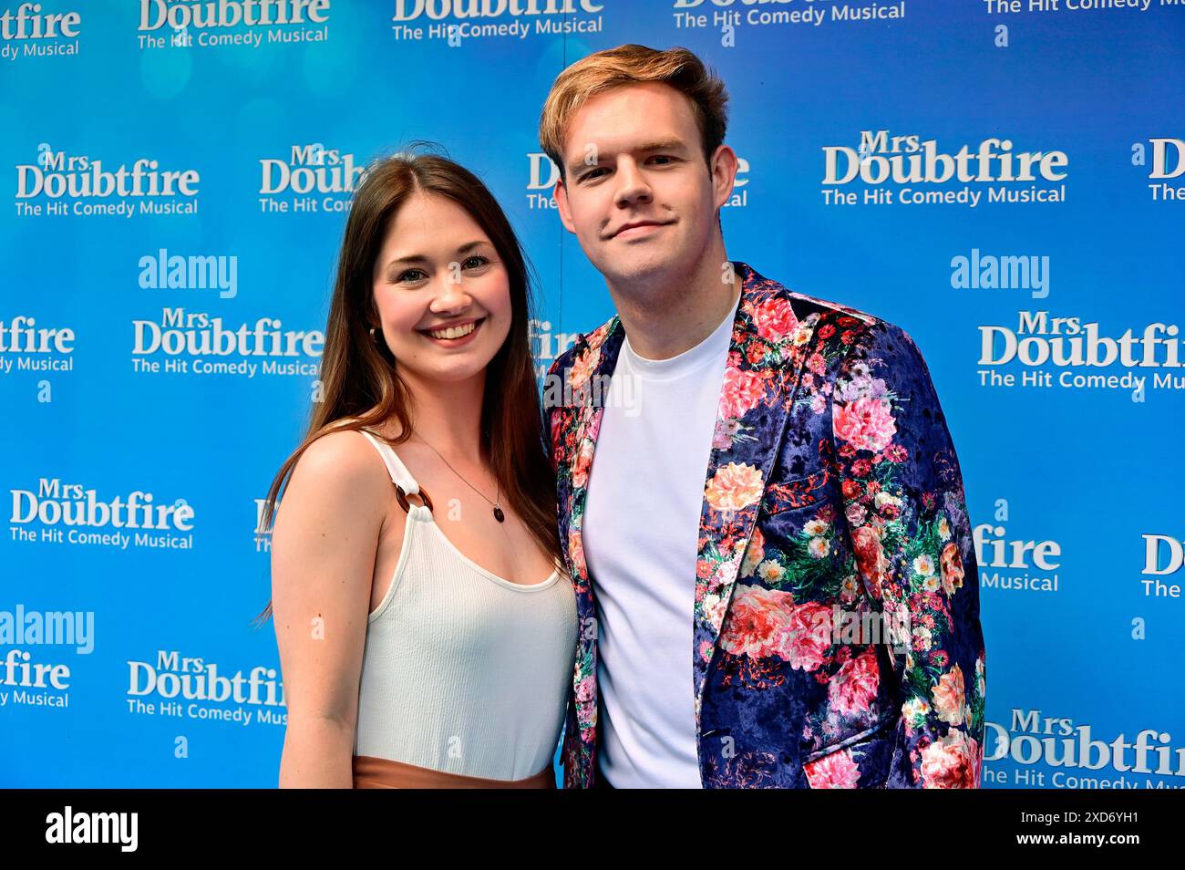 LONDON, GROSSBRITANNIEN. Juni 2024. James Briggs und Ella Cotton nehmen an der 1. „Njugendfeier“-Performance von Mrs. Doubtfire: The Musical im Shaftesbury Theatre in London, Großbritannien Teil. Quelle: Siehe Li/Picture Capital/Alamy Live News Stockfoto