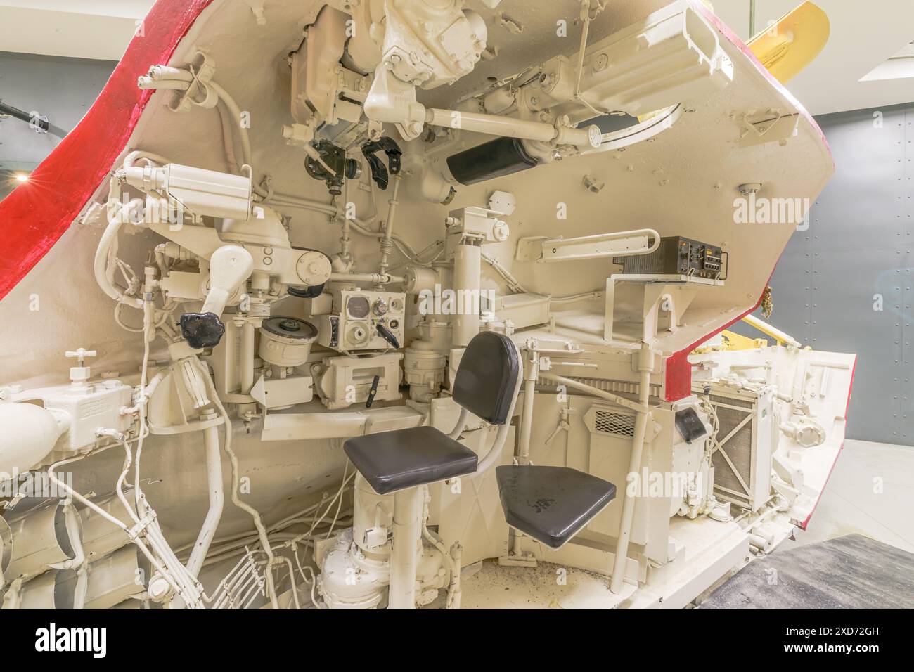Royal Tank Museum, Amman, Jordanien - 4. Mai 2024: Innenraum eines amerikanischen Panzers M48 Patton der US Army aus den 1950er Jahren im Royal Tank Museum in Jordanien Stockfoto
