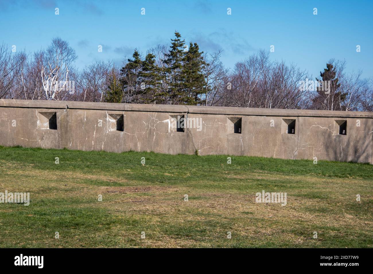Verteidigungsmauern an der York Redoubt National Historic Site in Fergusons Cove, Nova Scotia, Kanada Stockfoto