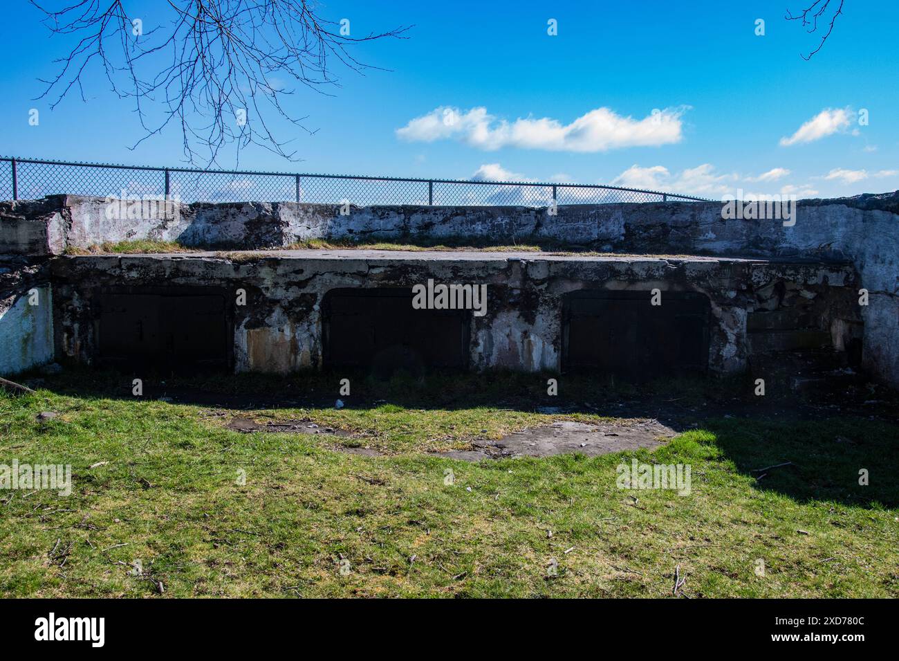 Verteidigungsmauern an der York Redoubt National Historic Site in Fergusons Cove, Nova Scotia, Kanada Stockfoto