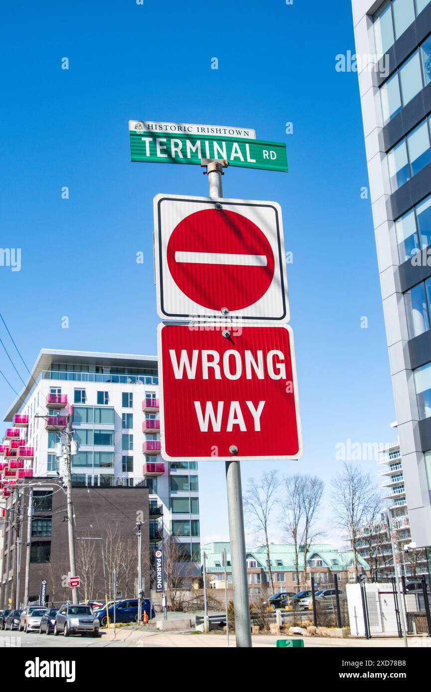 Terminal Road und Wrong Way Schilder im Seehafenviertel in Halifax, Nova Scotia, Kanada Stockfoto